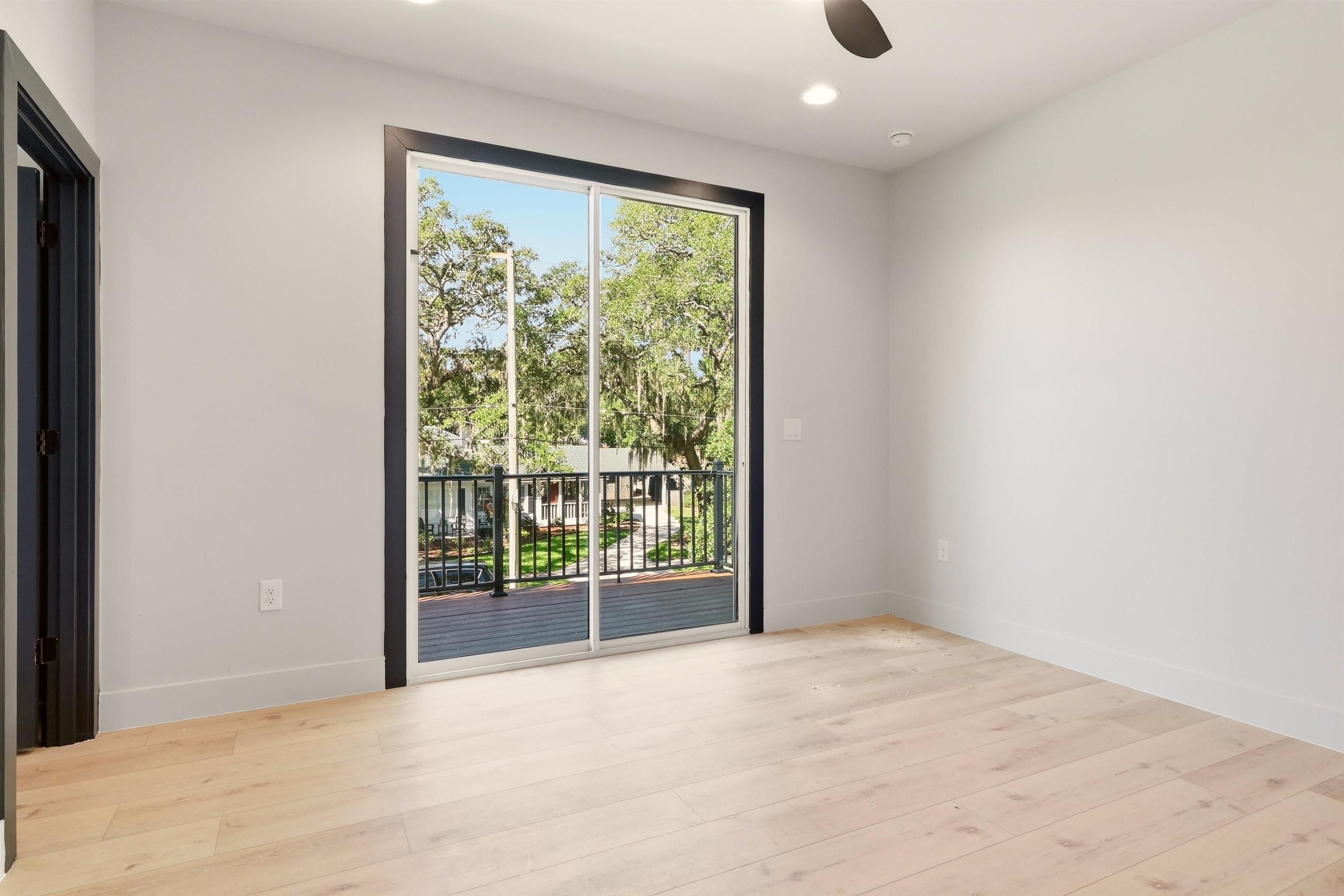 18 E Park Ave