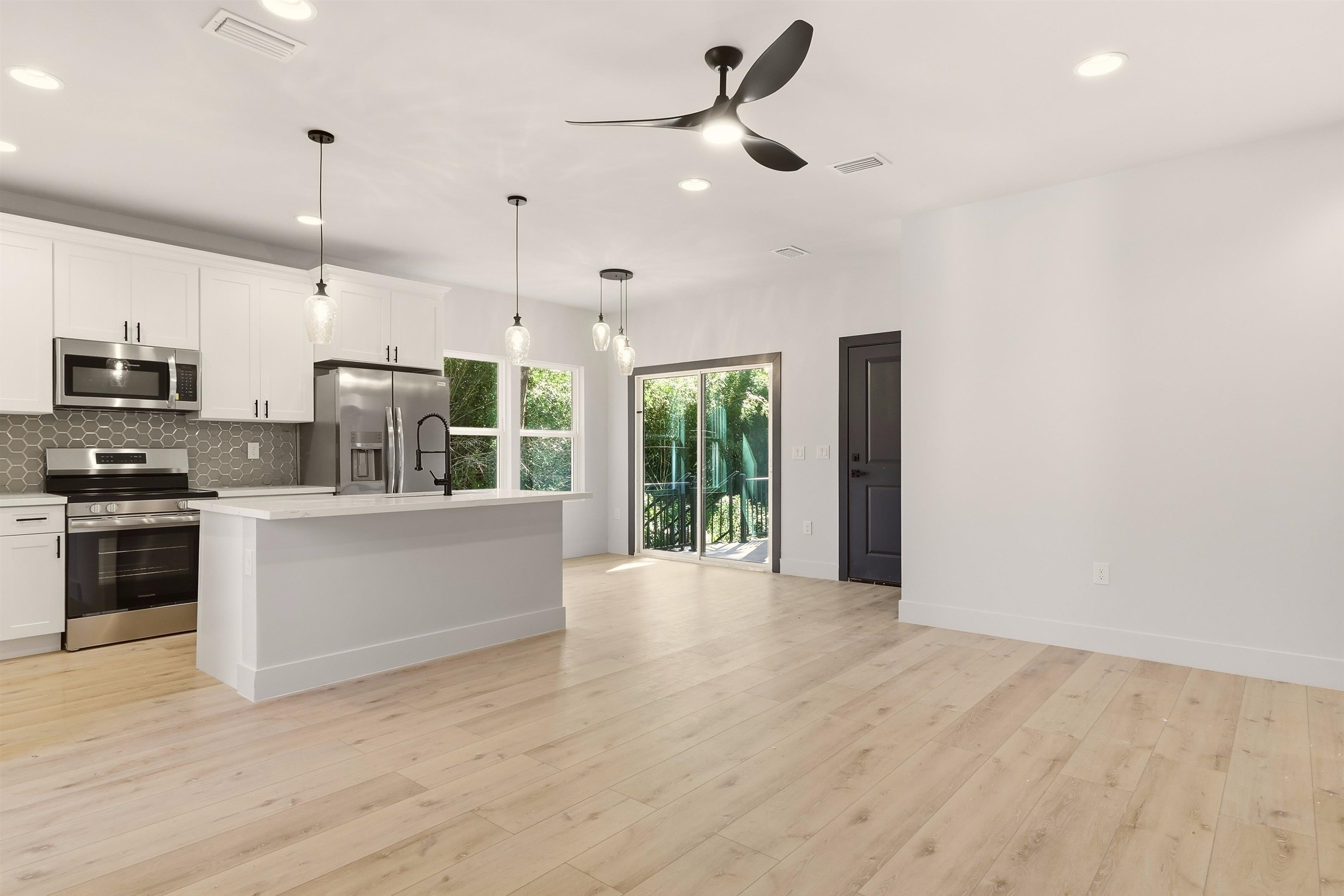 18 E Park Ave