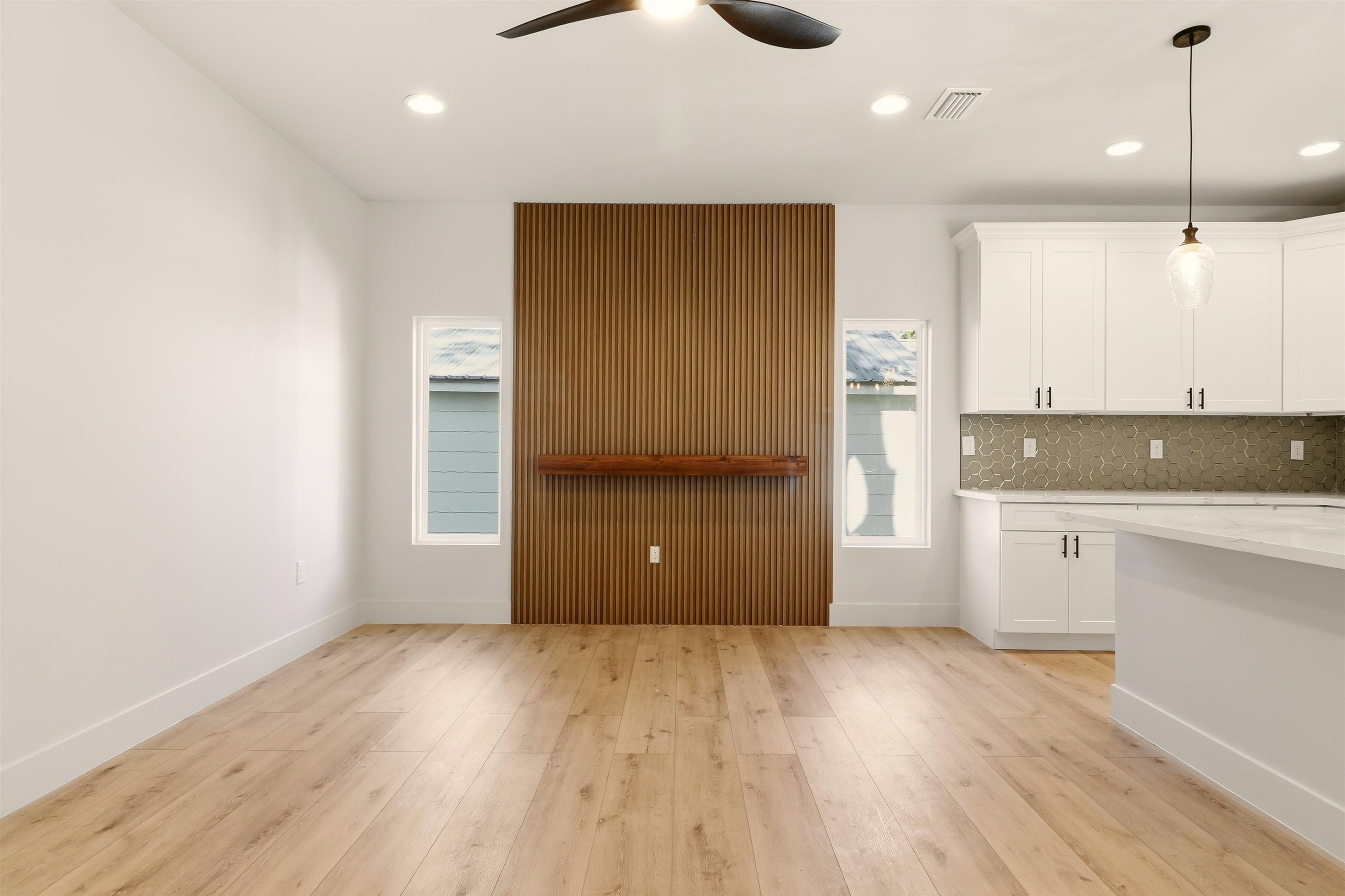 18 E Park Ave