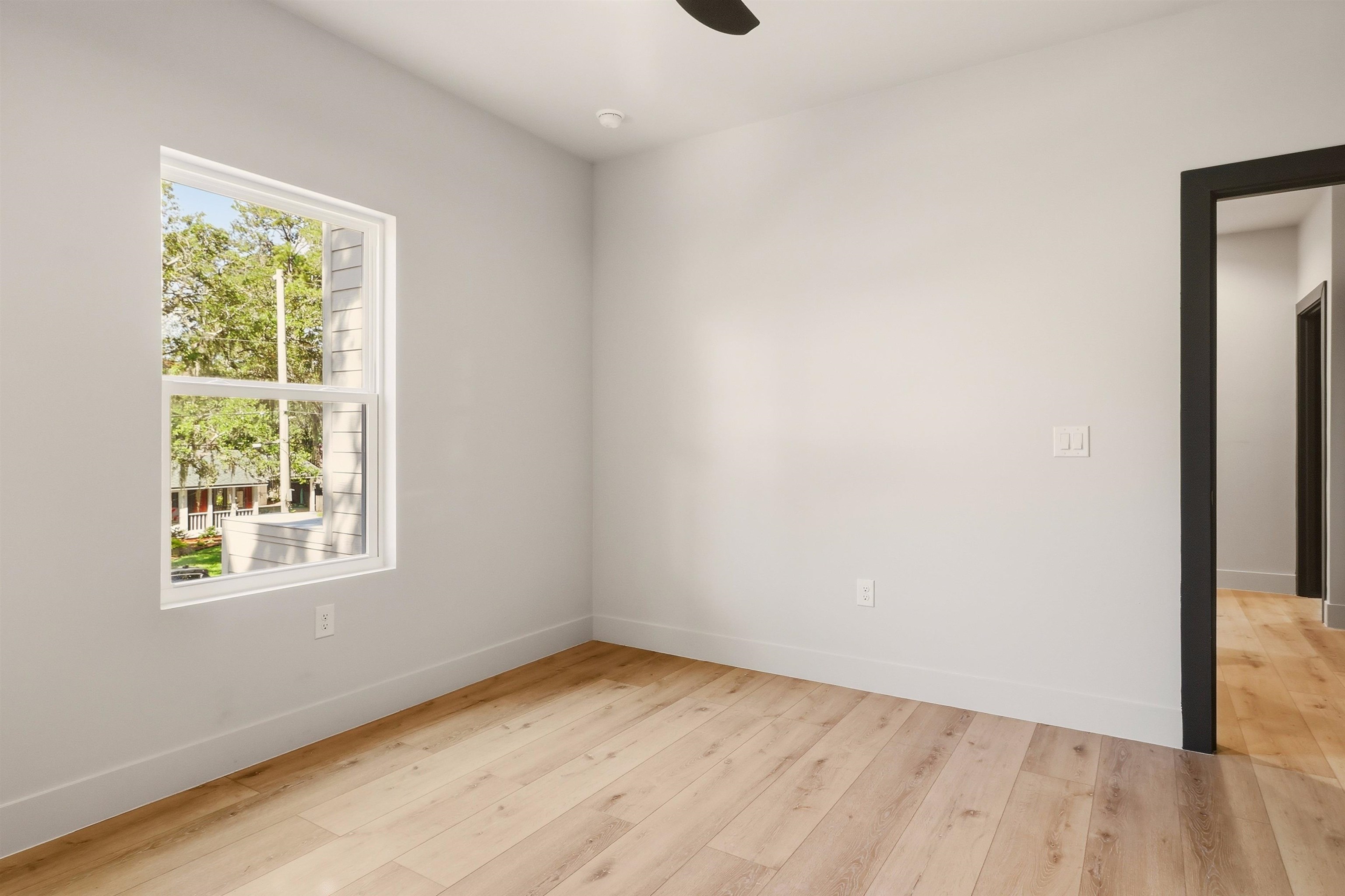 18 E Park Ave