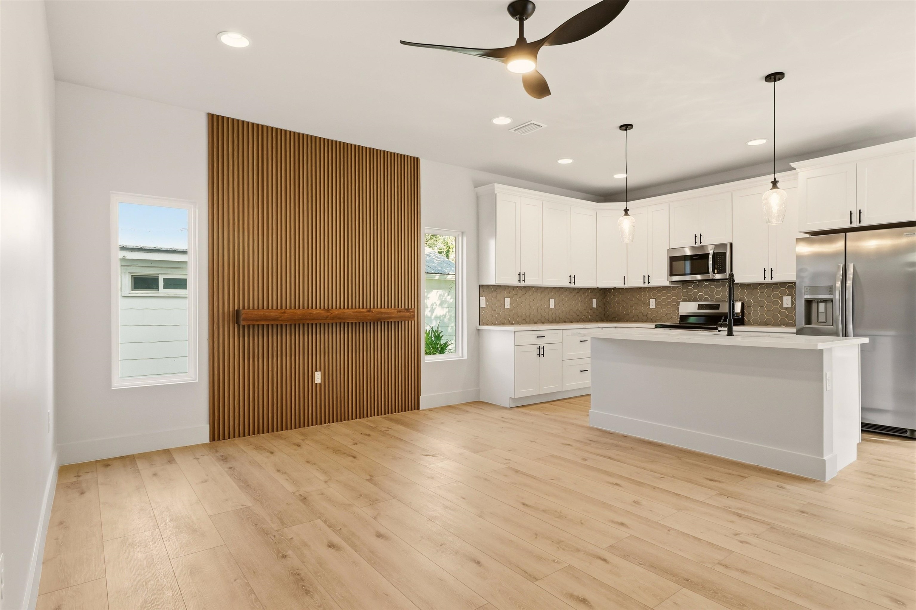 18 E Park Ave