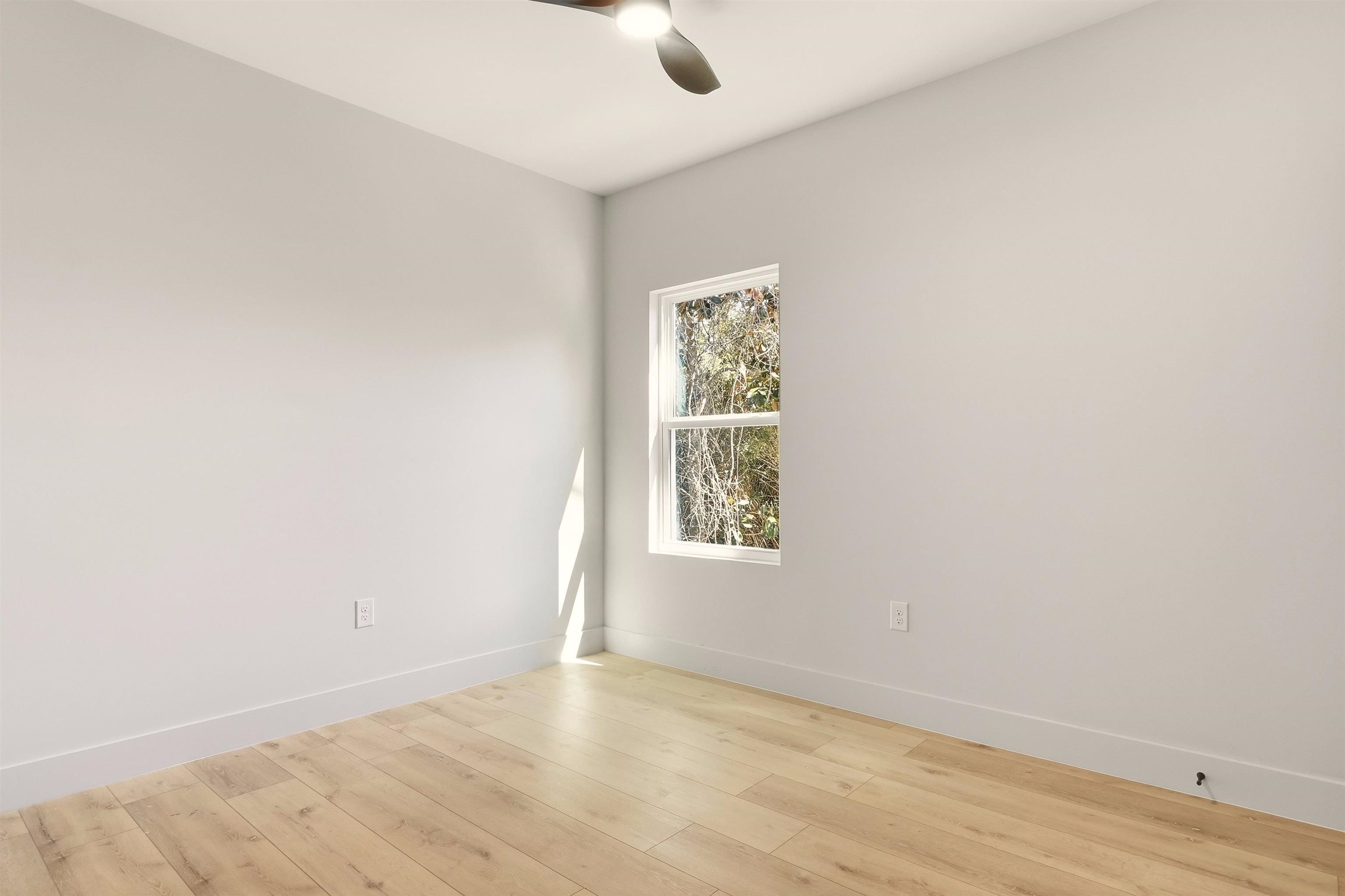 18 E Park Ave