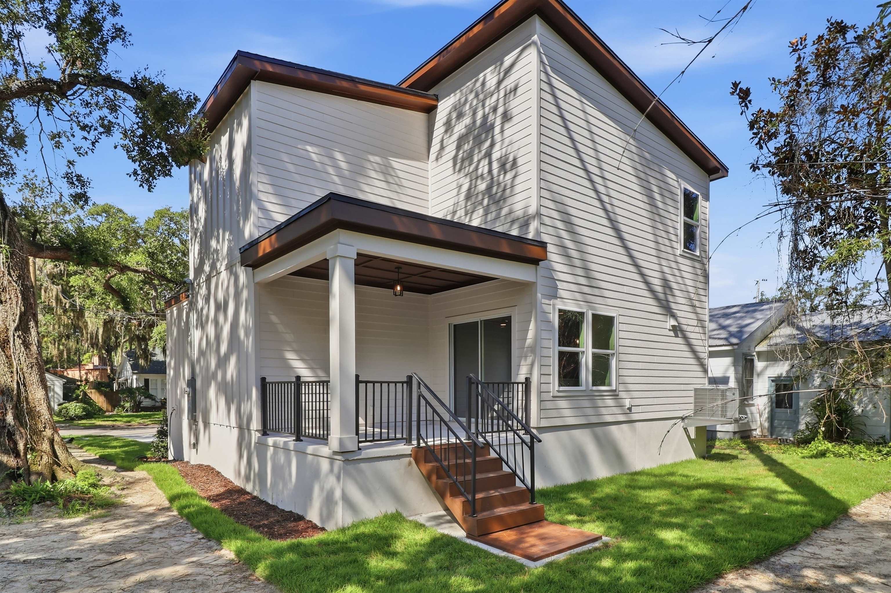 18 E Park Ave