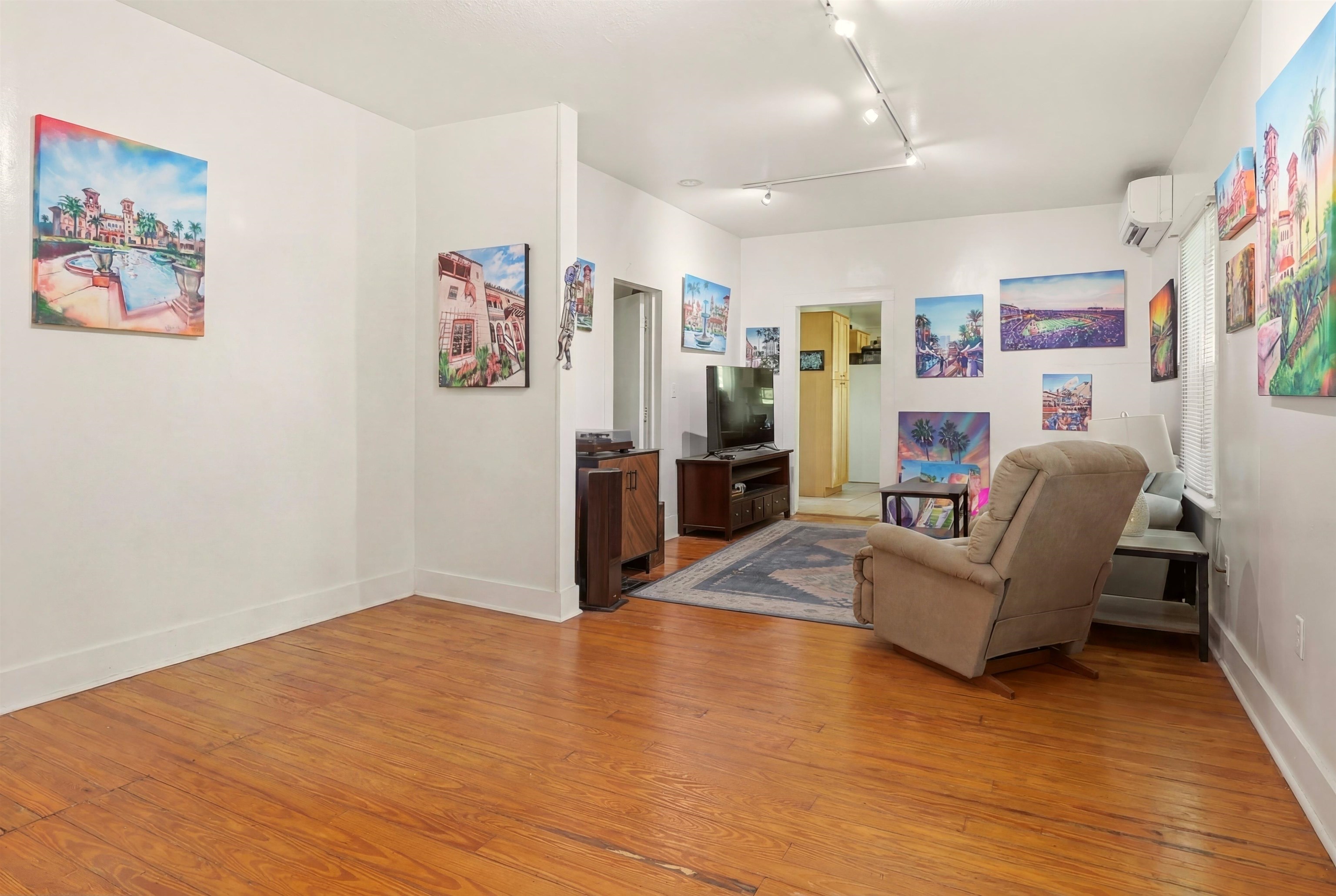 23 Sanchez Ave
