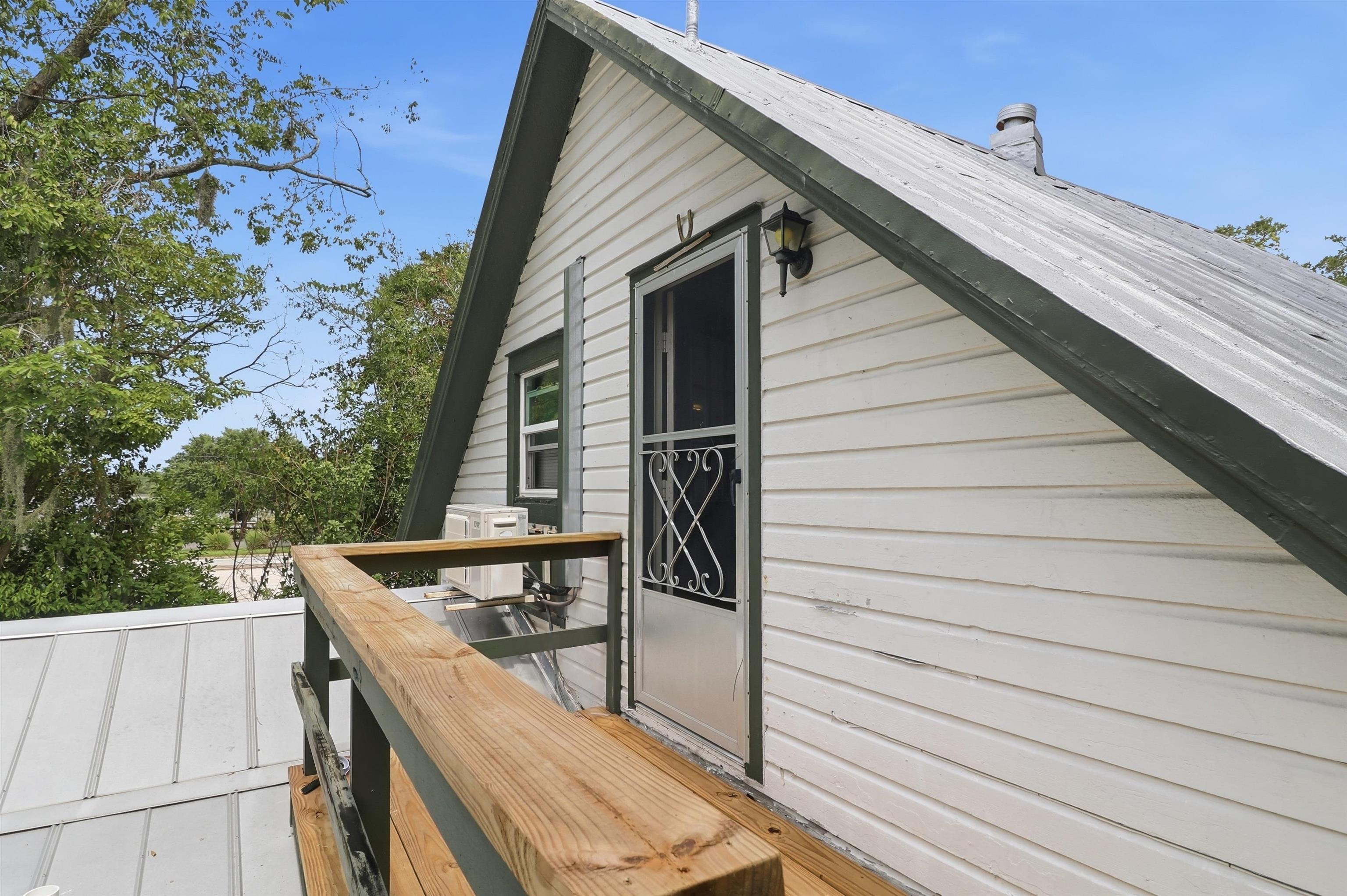 23 Sanchez Ave