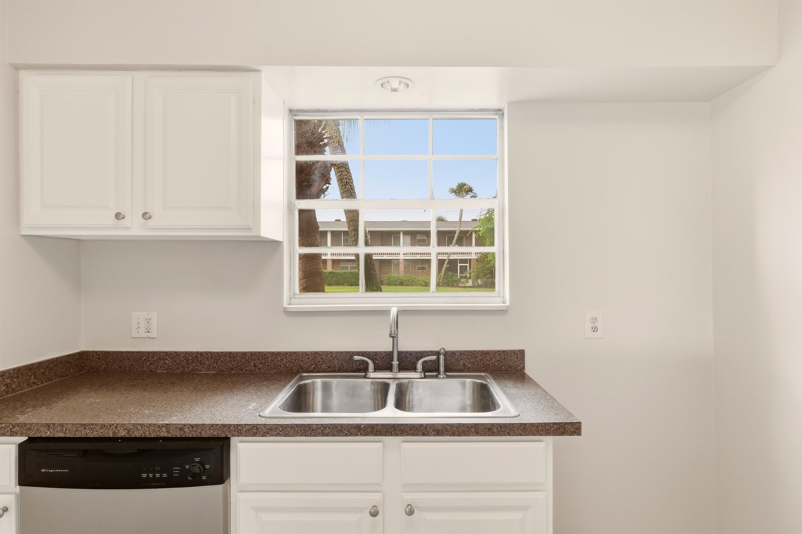 22 Comares Ave Unit: 5A