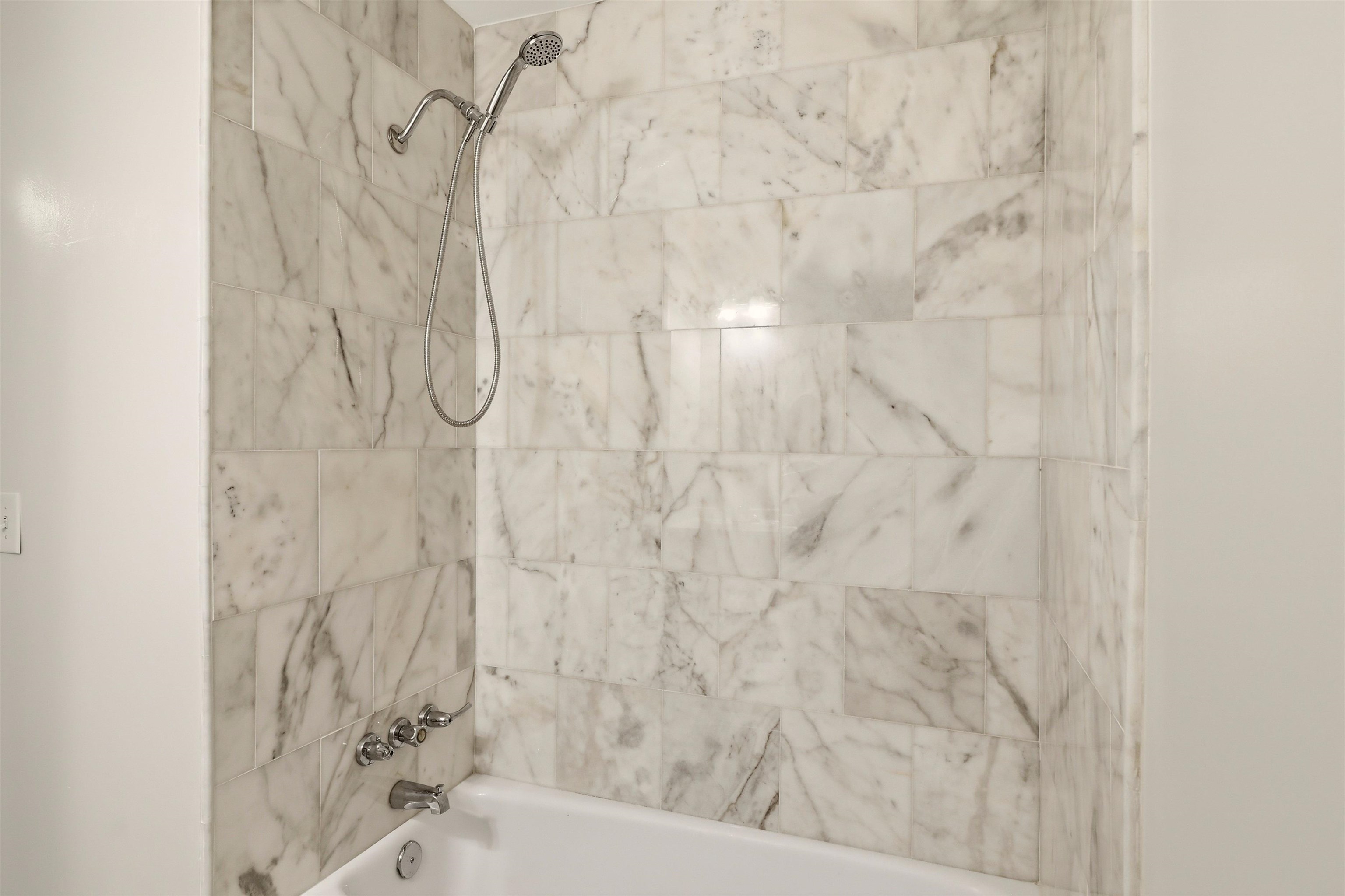 22 Comares Ave Unit: 5A