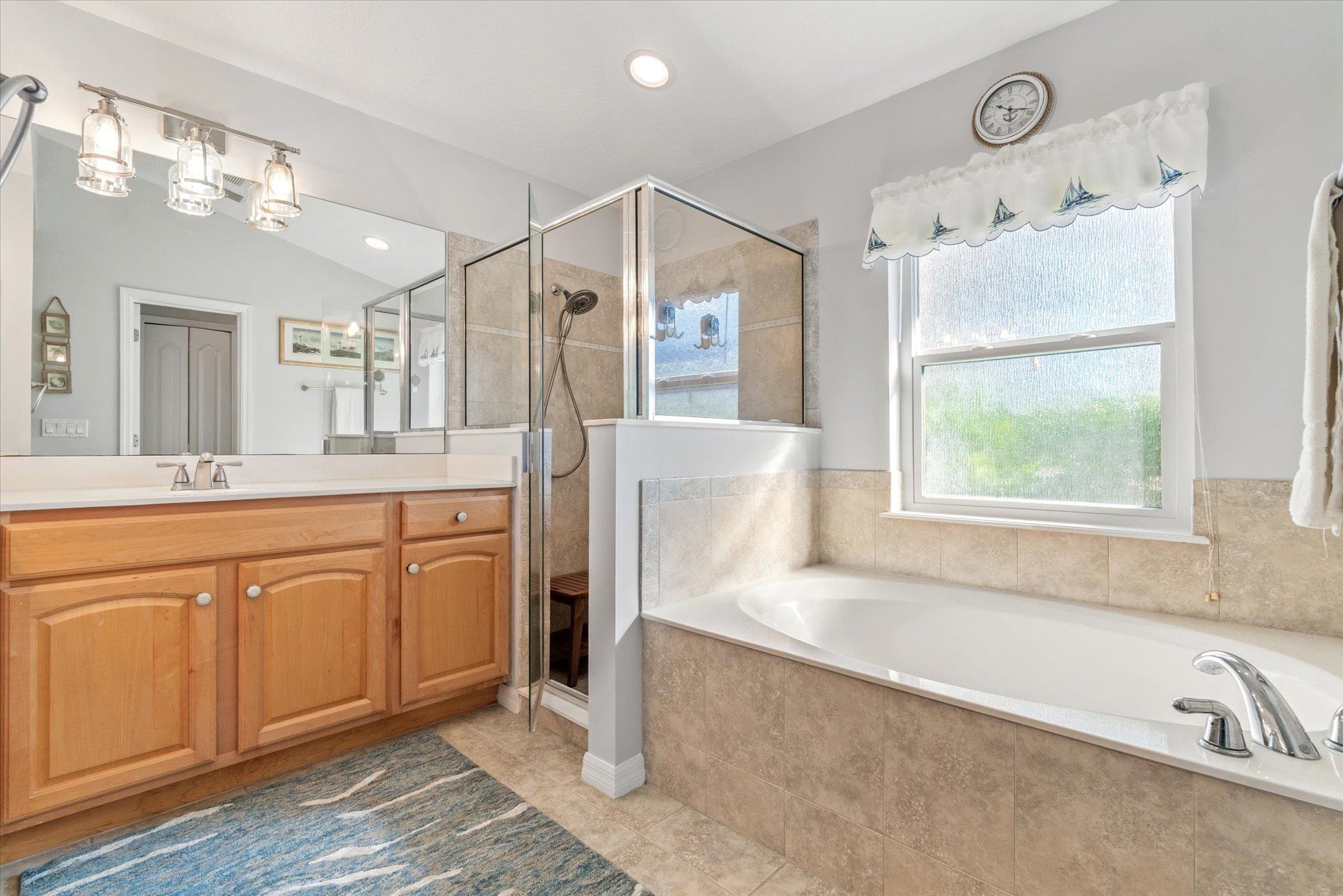 937 Mirror Lake Dr