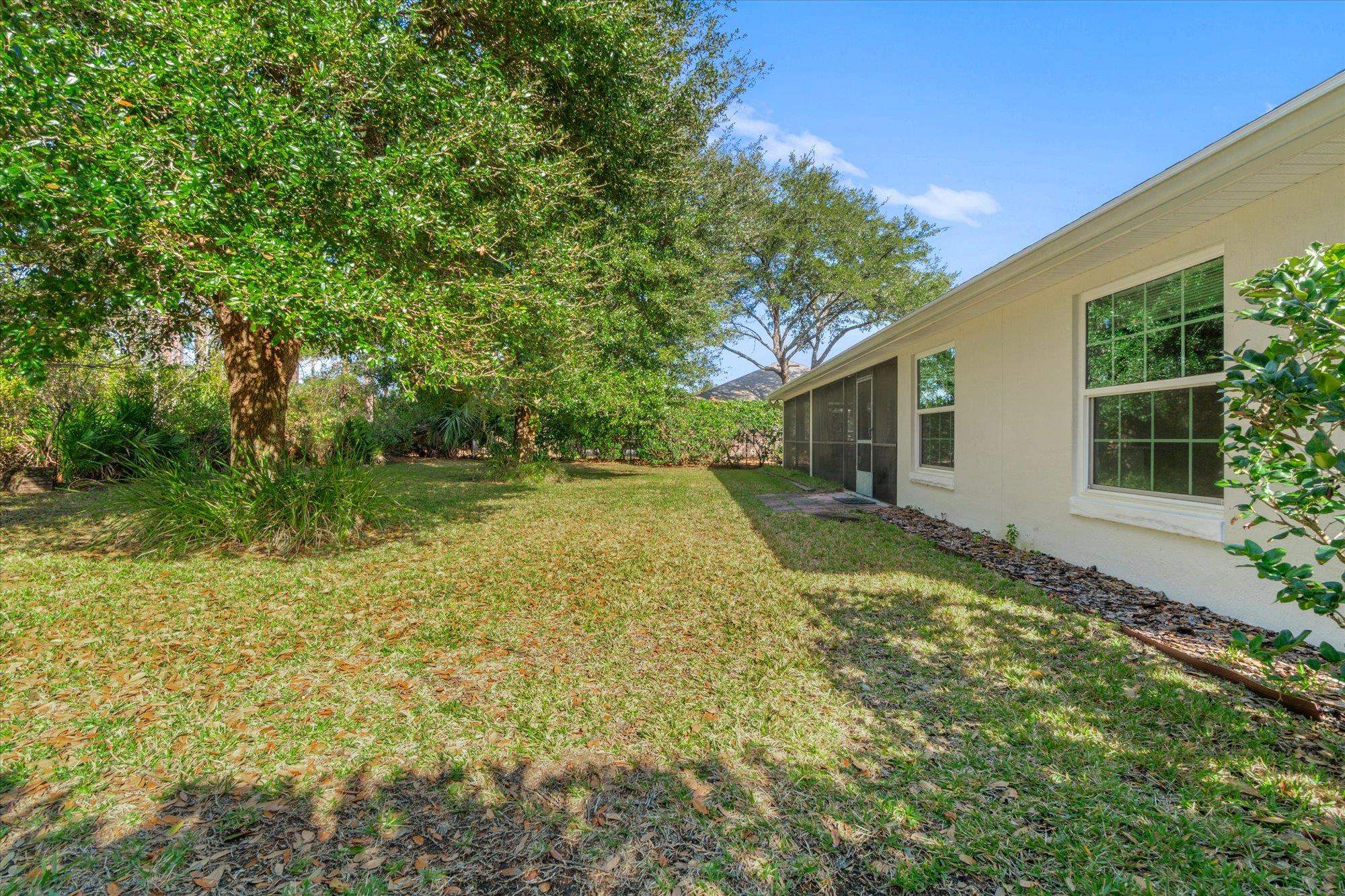 937 Mirror Lake Dr