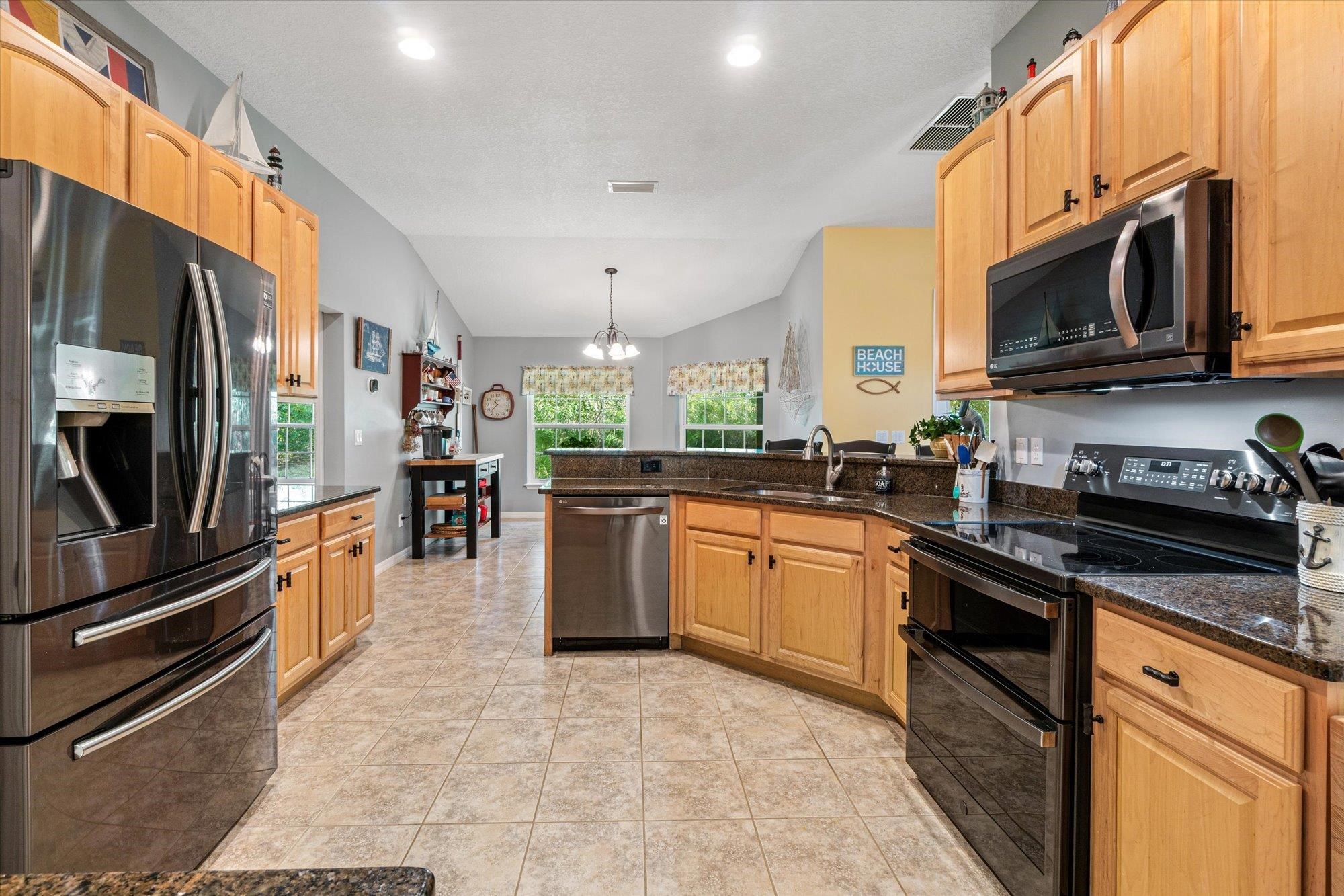 937 Mirror Lake Dr