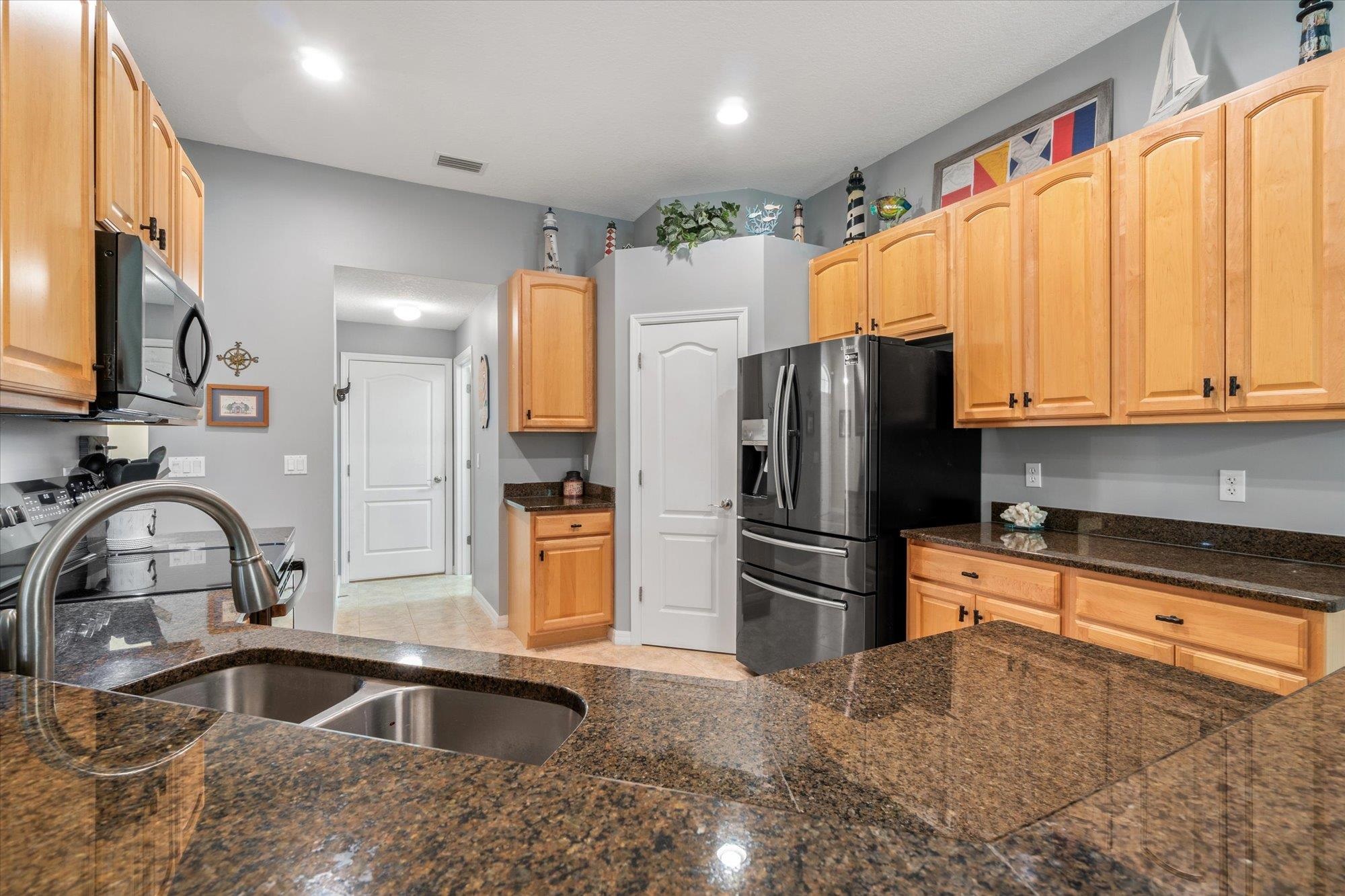 937 Mirror Lake Dr