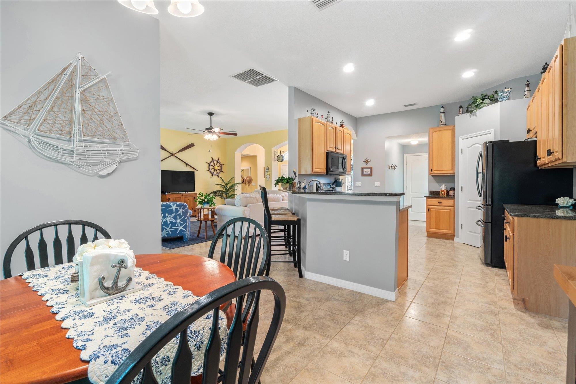 937 Mirror Lake Dr