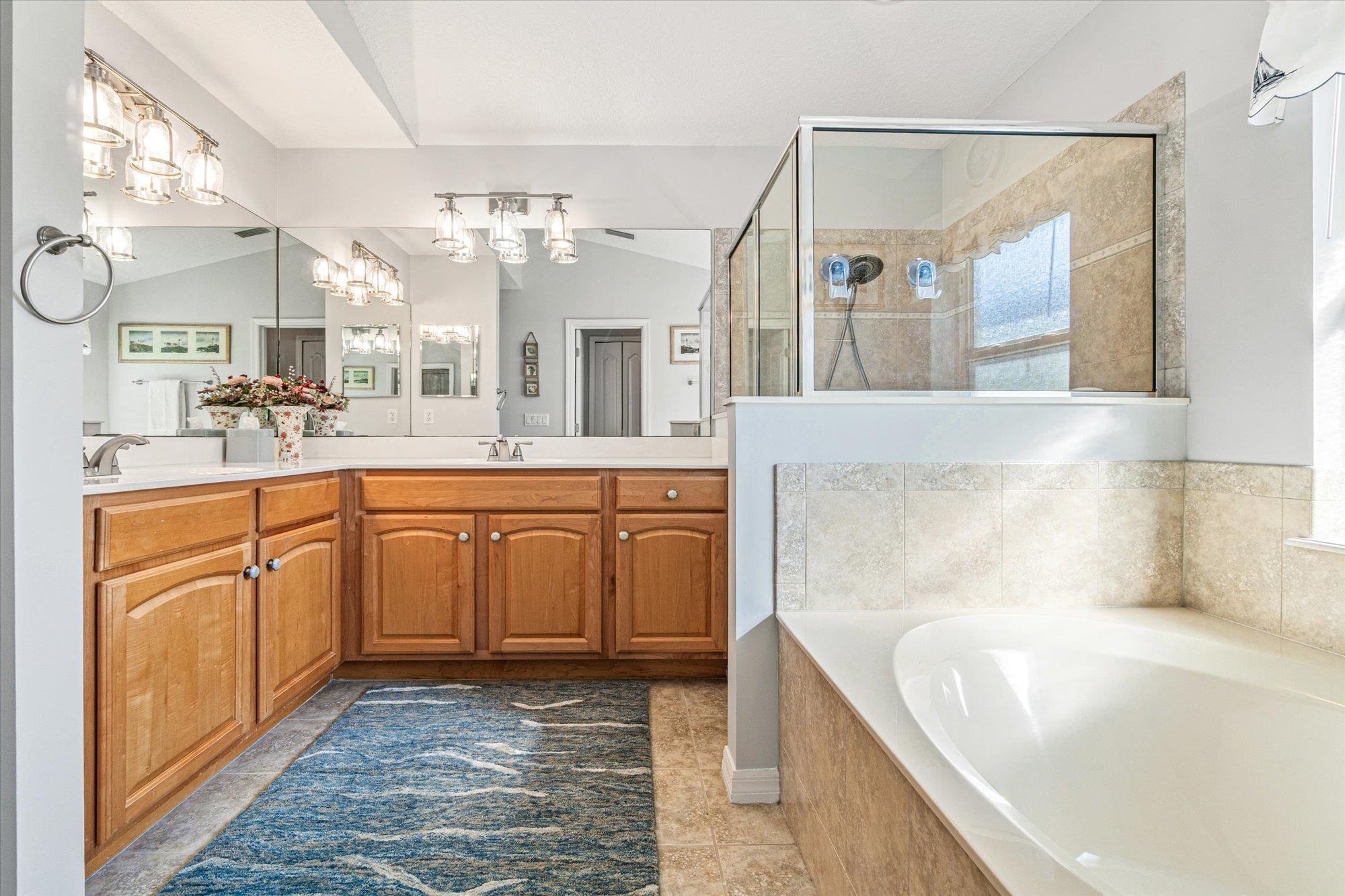 937 Mirror Lake Dr