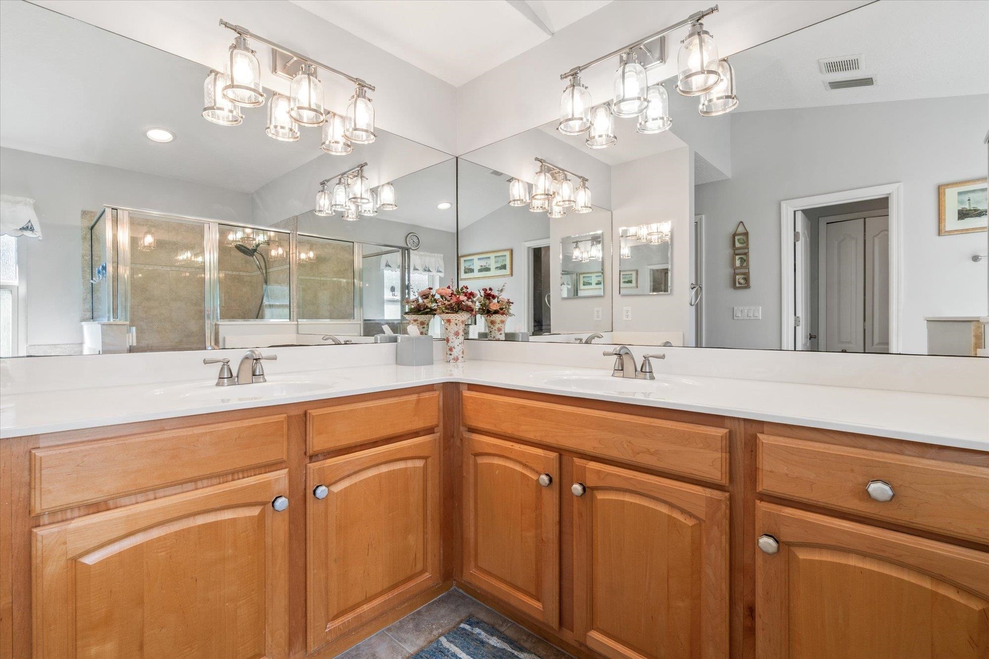 937 Mirror Lake Dr