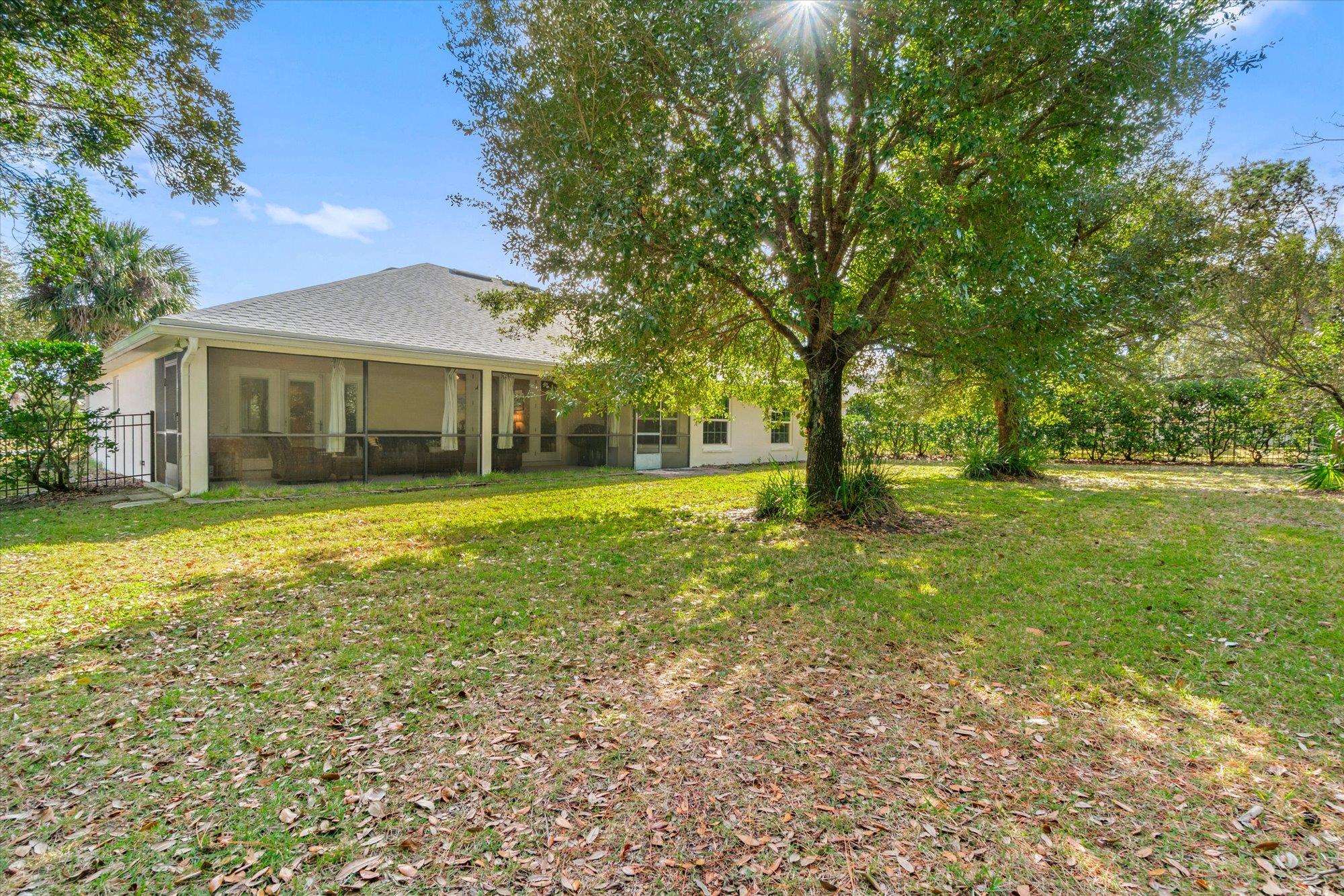 937 Mirror Lake Dr