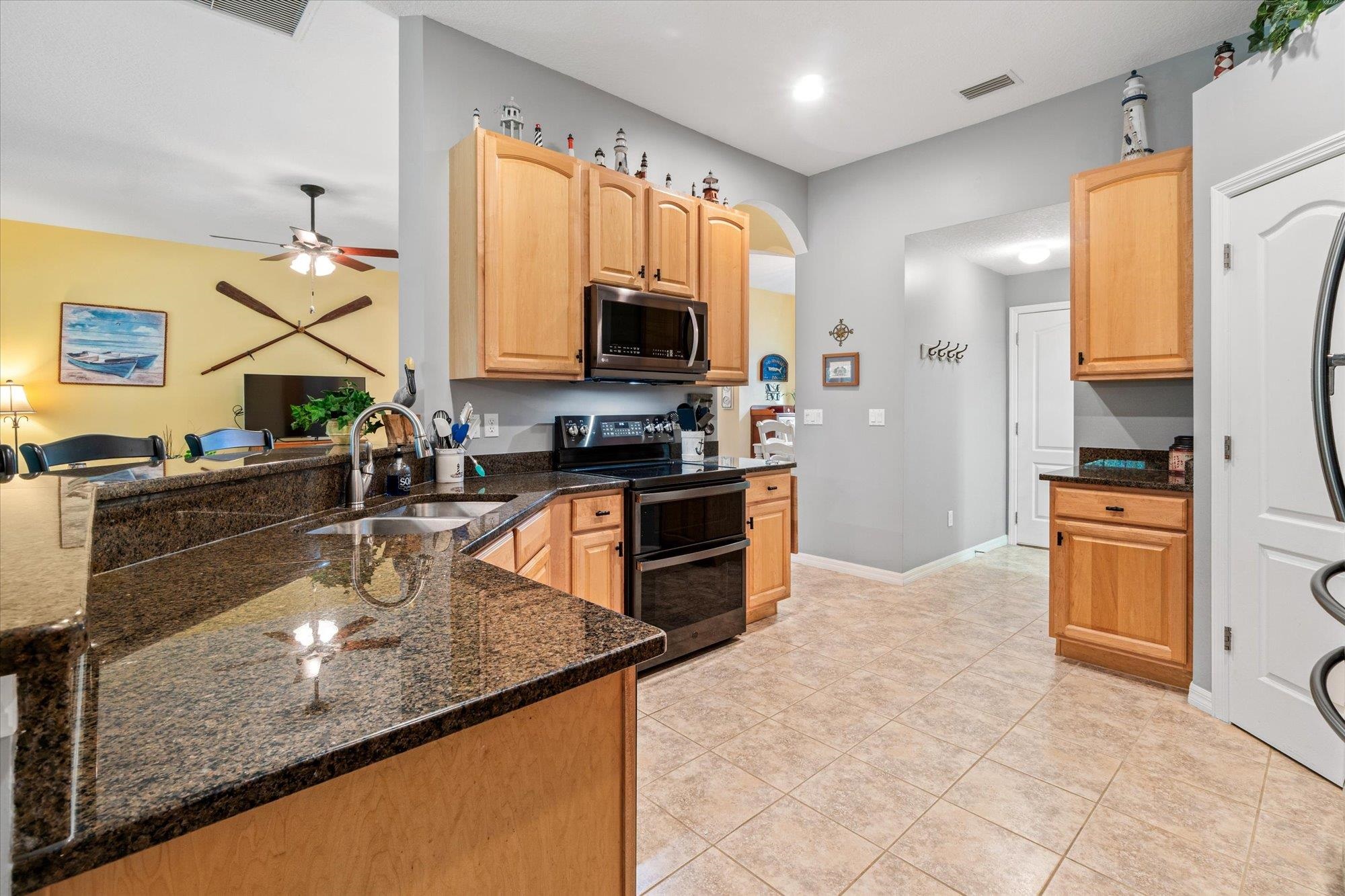 937 Mirror Lake Dr