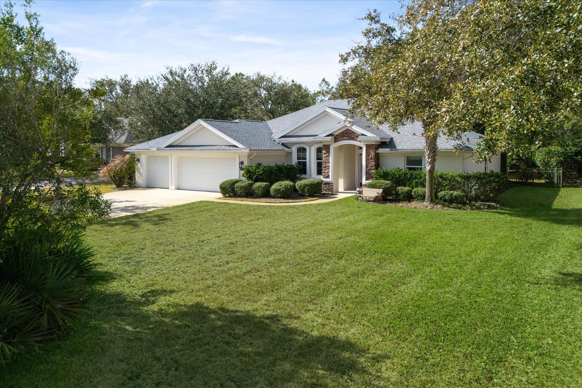 937 Mirror Lake Dr