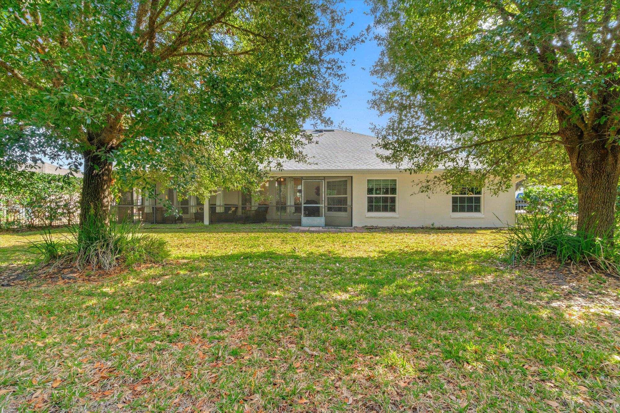 937 Mirror Lake Dr