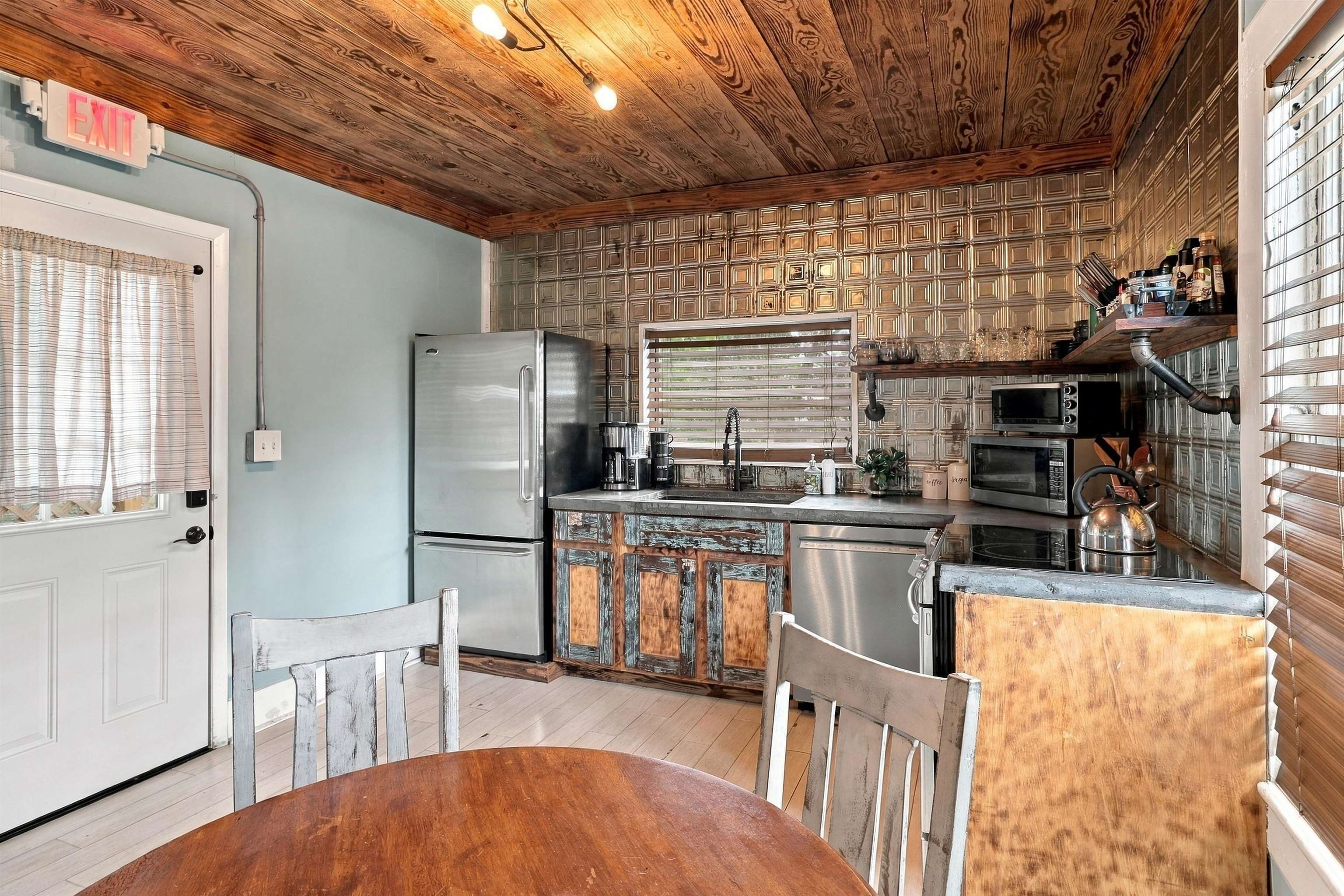 5 Riberia Street