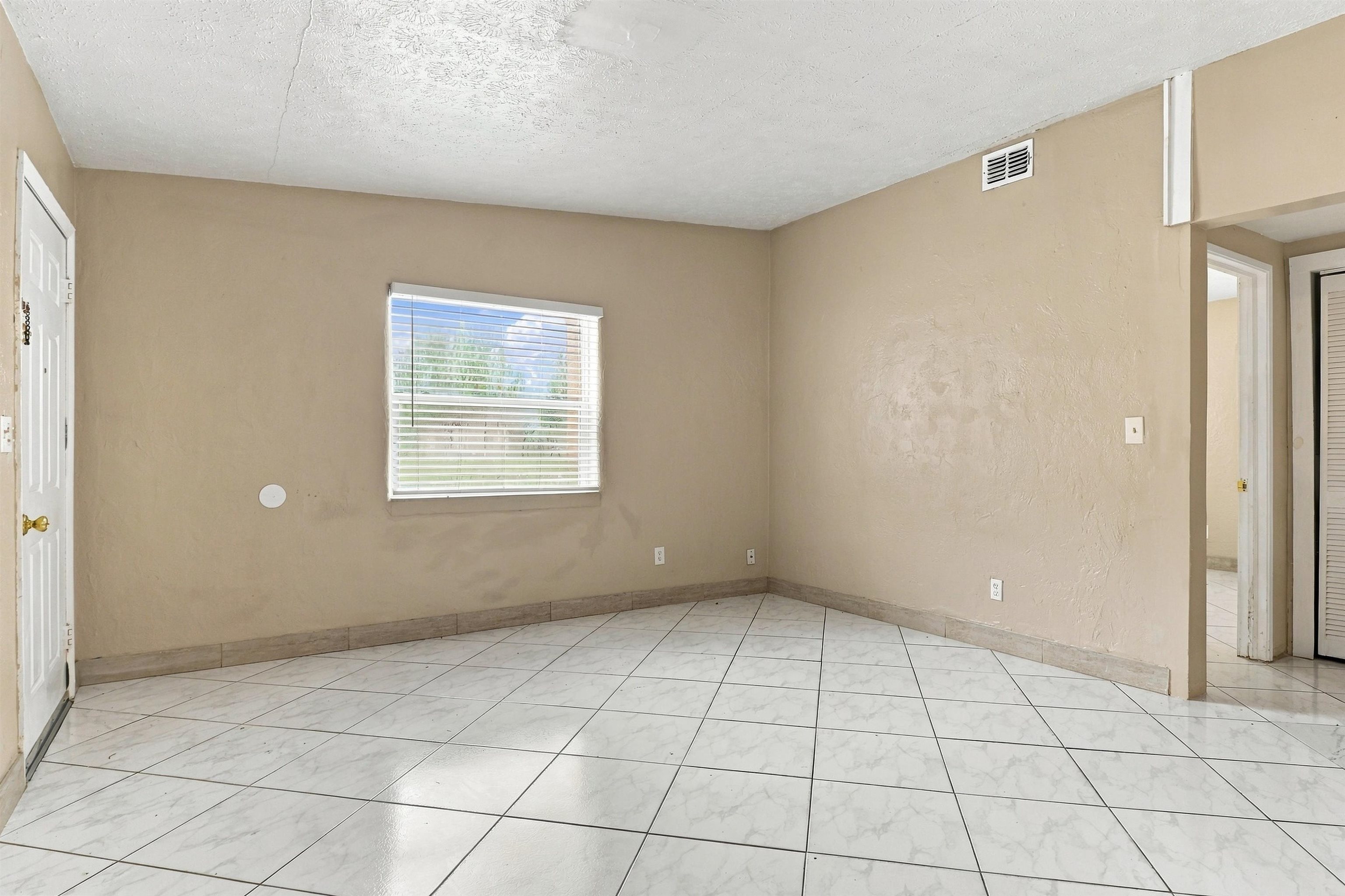 4117 E Eve Dr