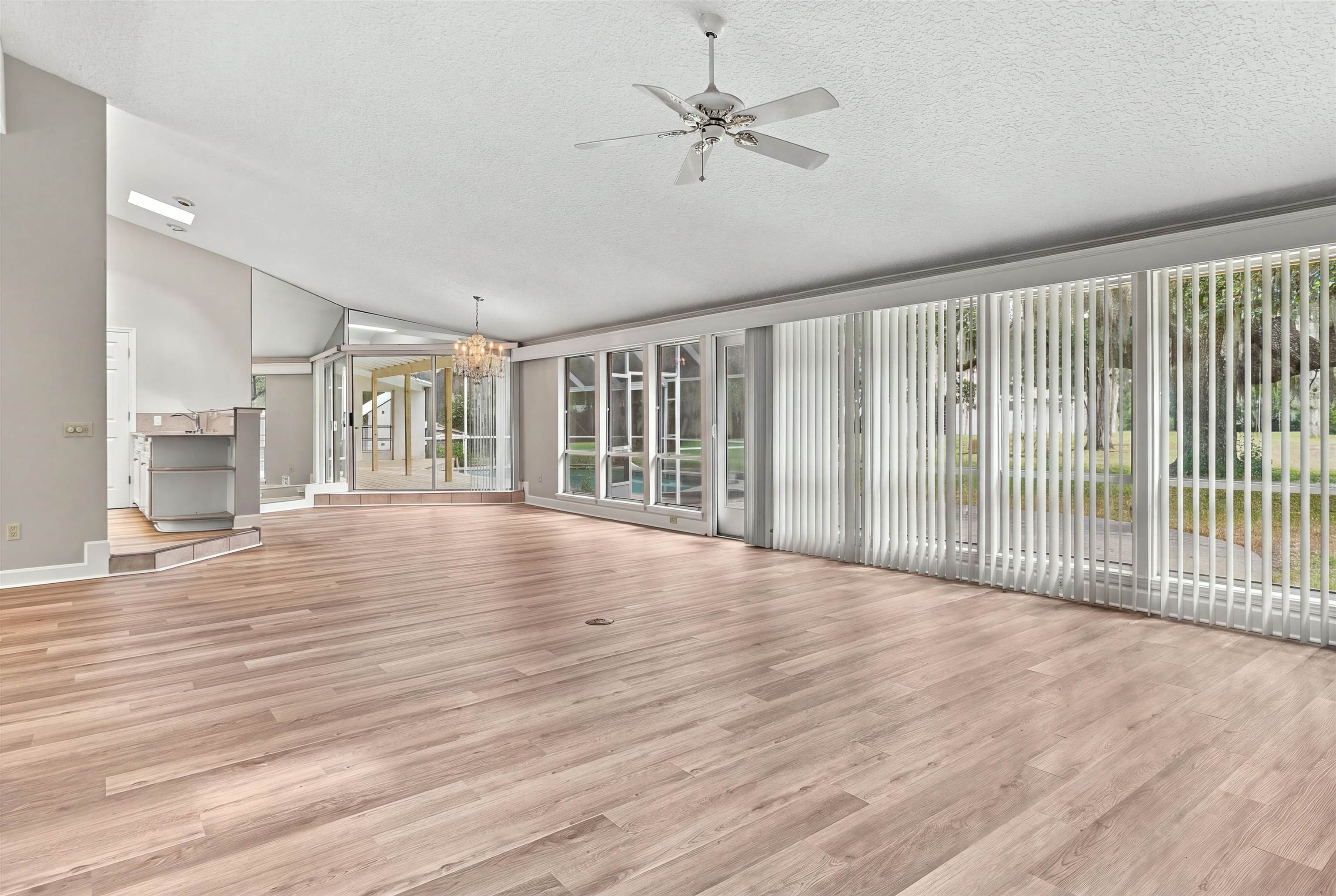 60 N Roscoe Blvd