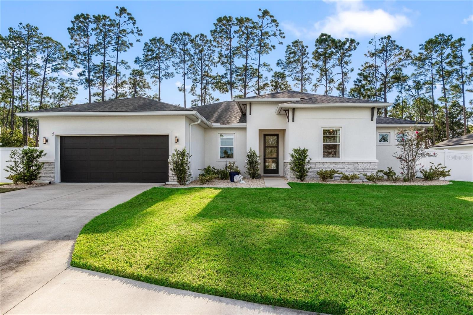 2 WESTBURY PL