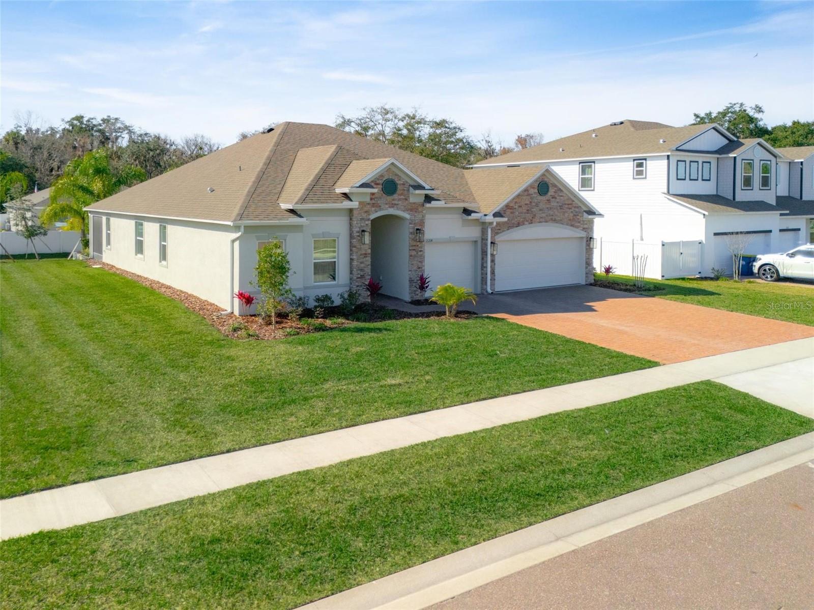2214 ELEGANT MANOR CIR