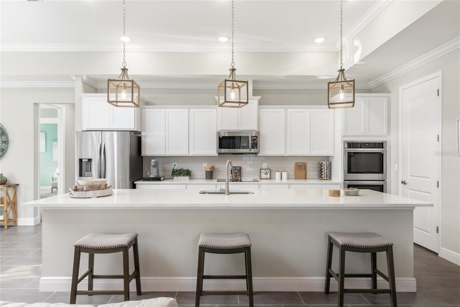 2214 ELEGANT MANOR CIR