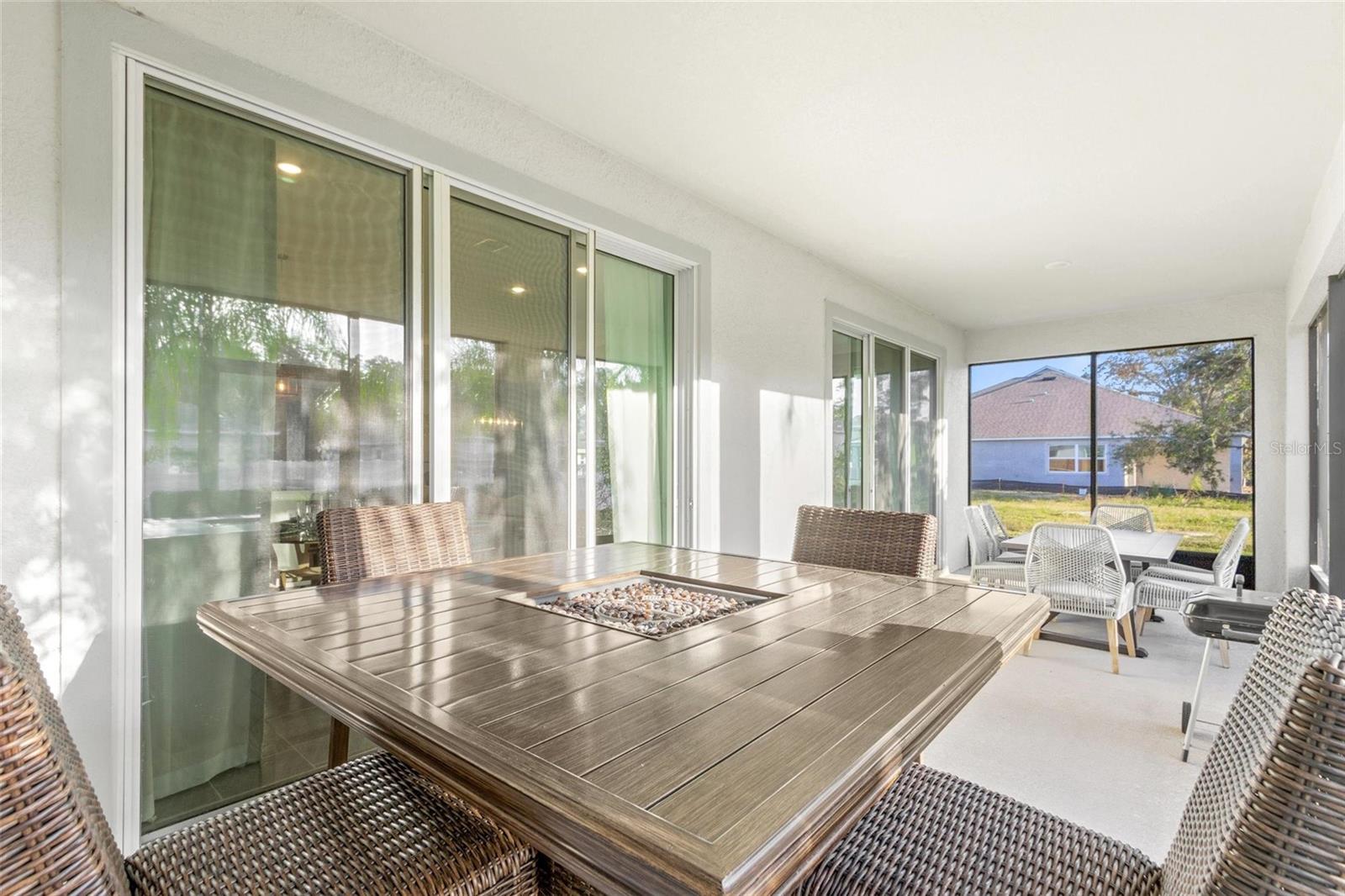 2214 ELEGANT MANOR CIR
