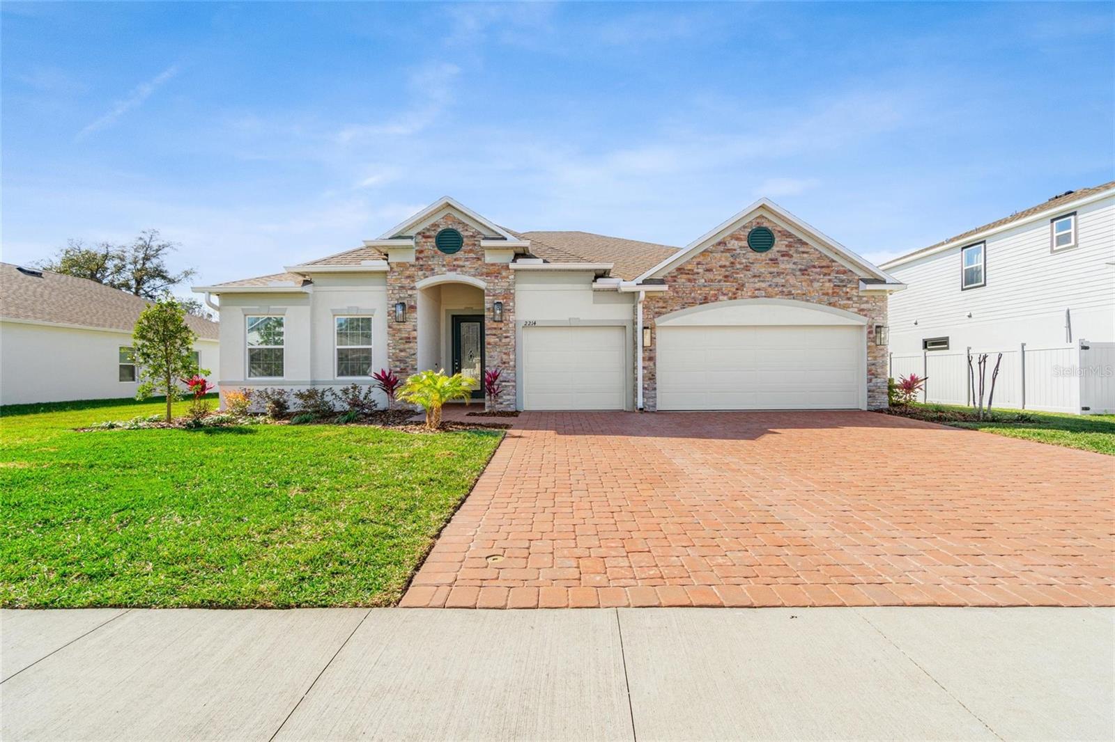 2214 ELEGANT MANOR CIR