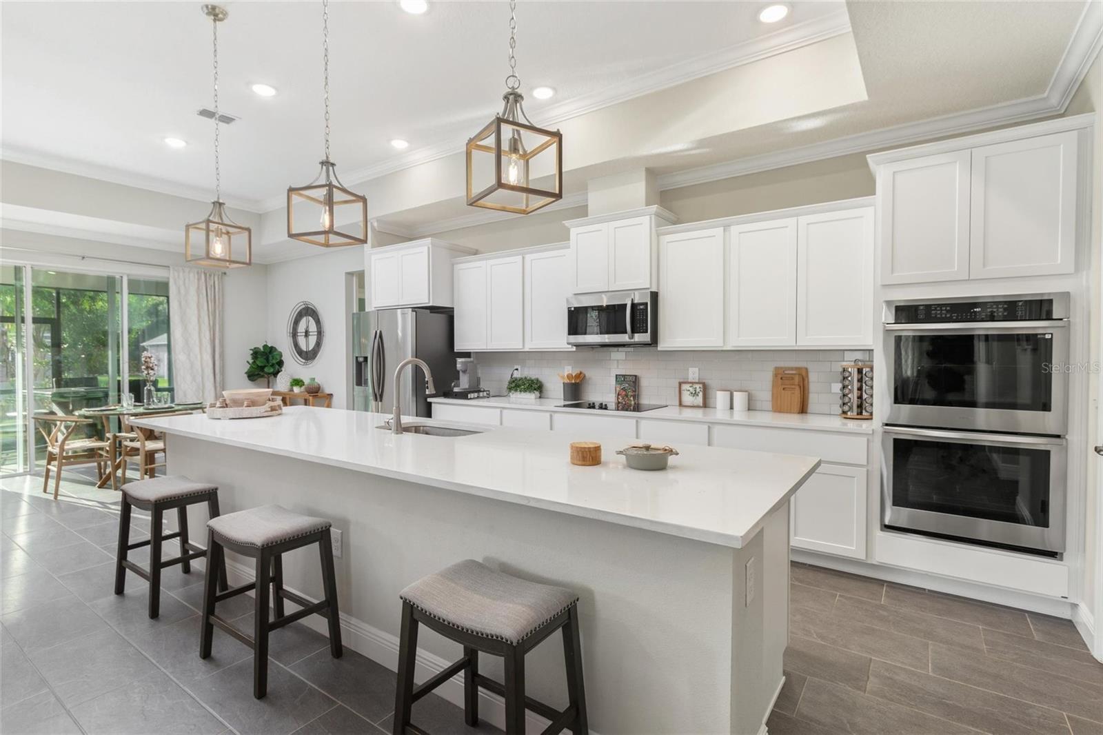 2214 ELEGANT MANOR CIR