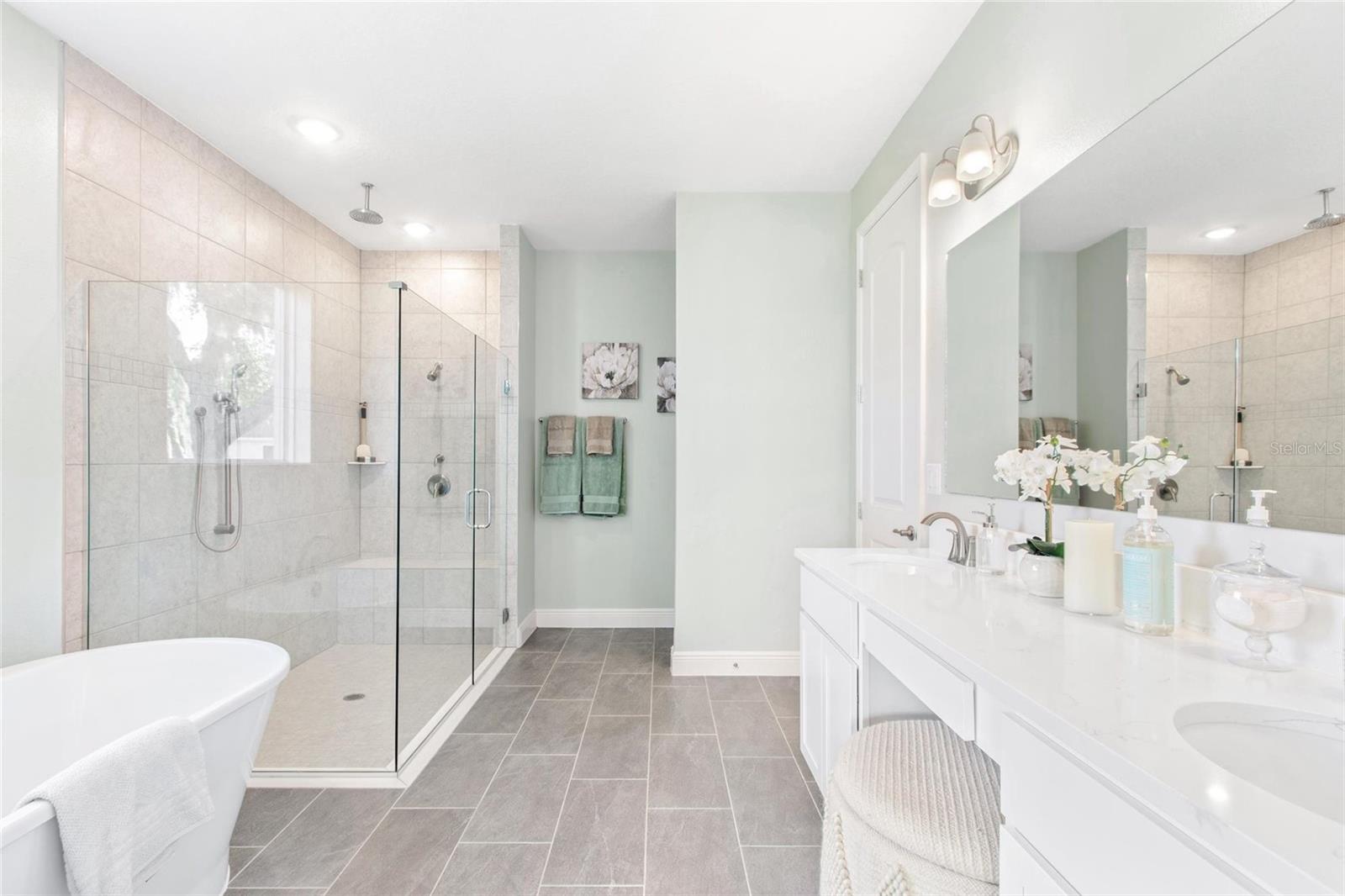 2214 ELEGANT MANOR CIR