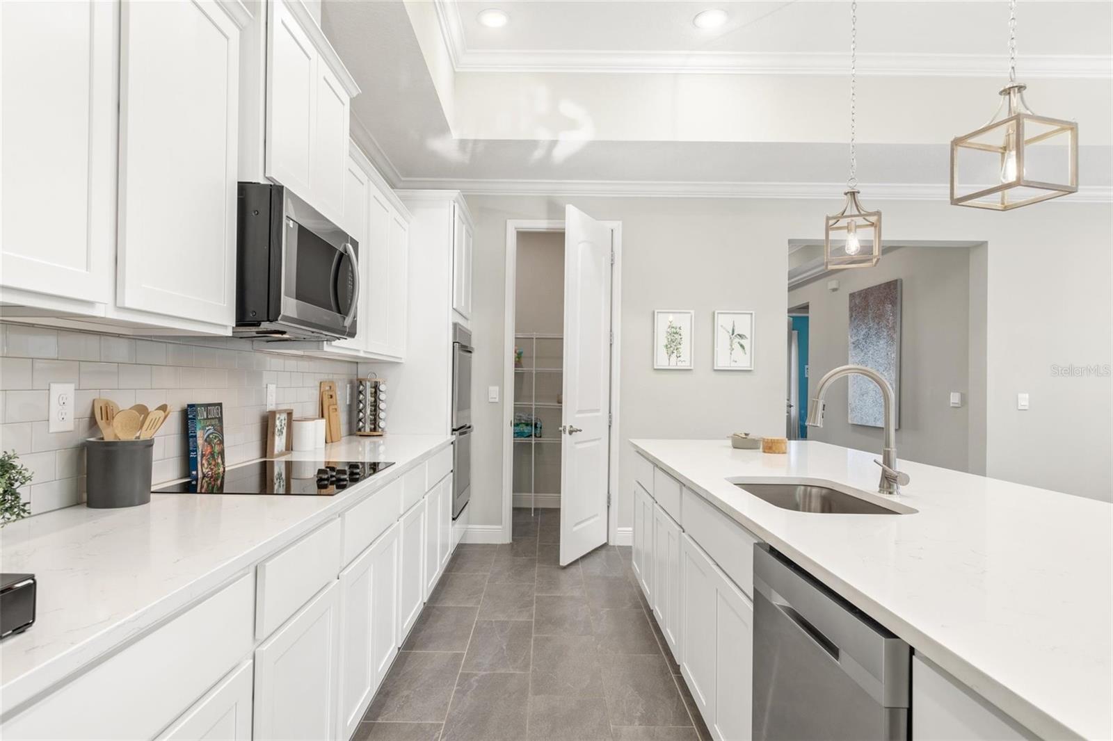 2214 ELEGANT MANOR CIR