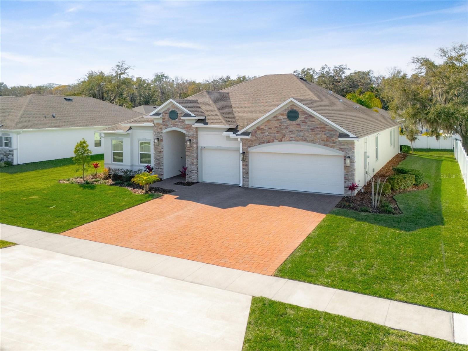 2214 ELEGANT MANOR CIR