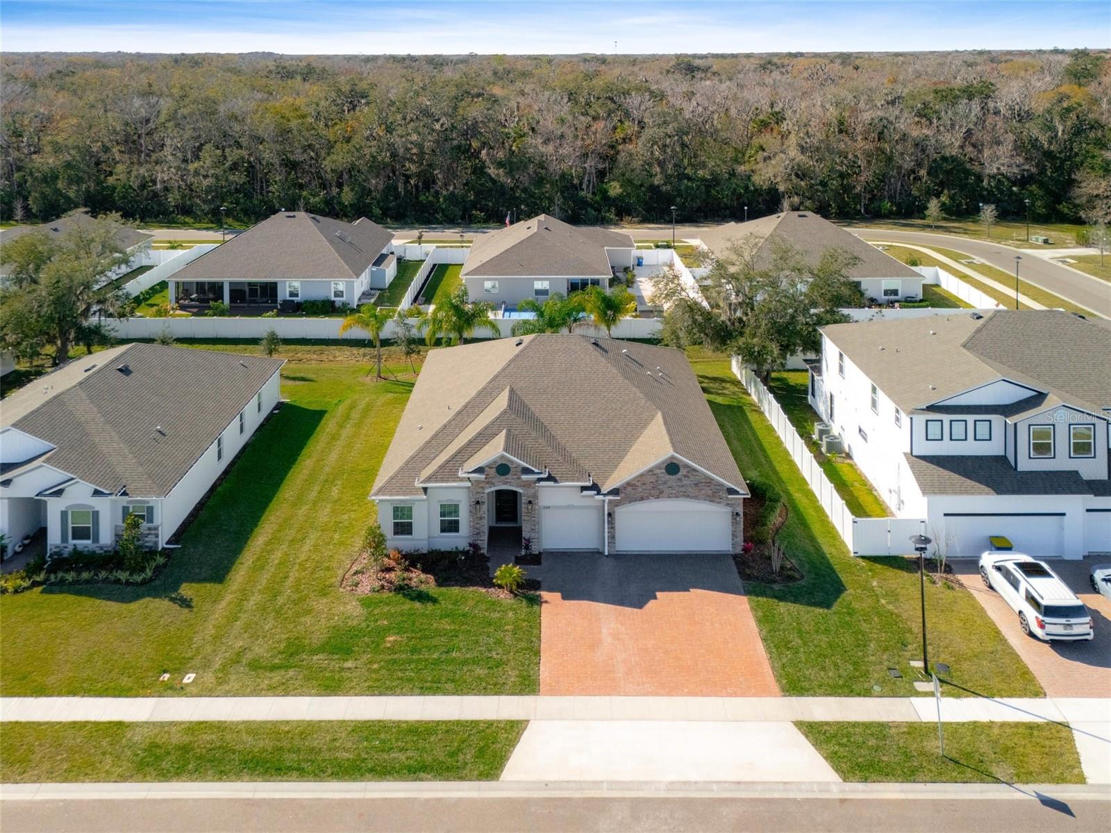 2214 ELEGANT MANOR CIR