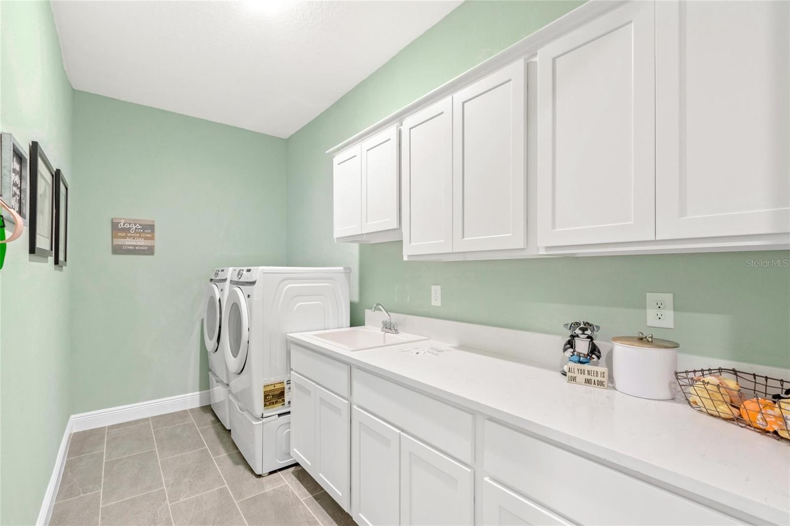 2214 ELEGANT MANOR CIR