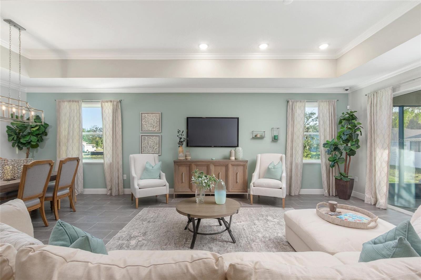 2214 ELEGANT MANOR CIR