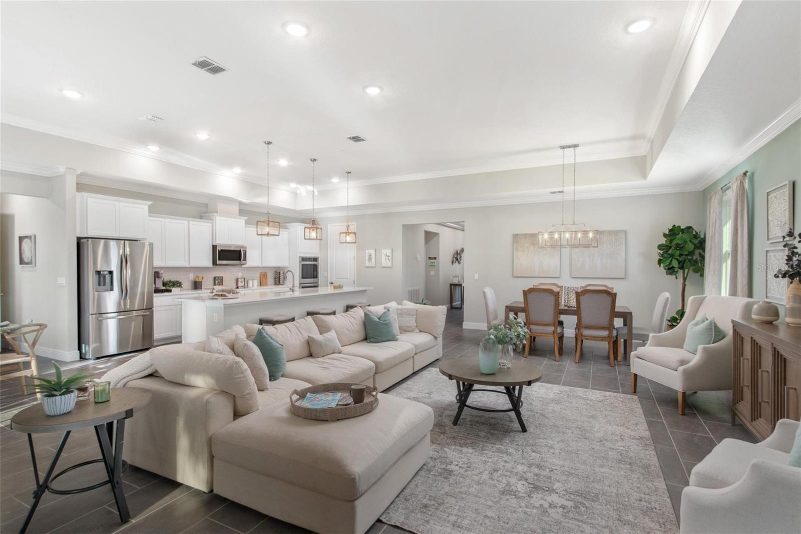 2214 ELEGANT MANOR CIR