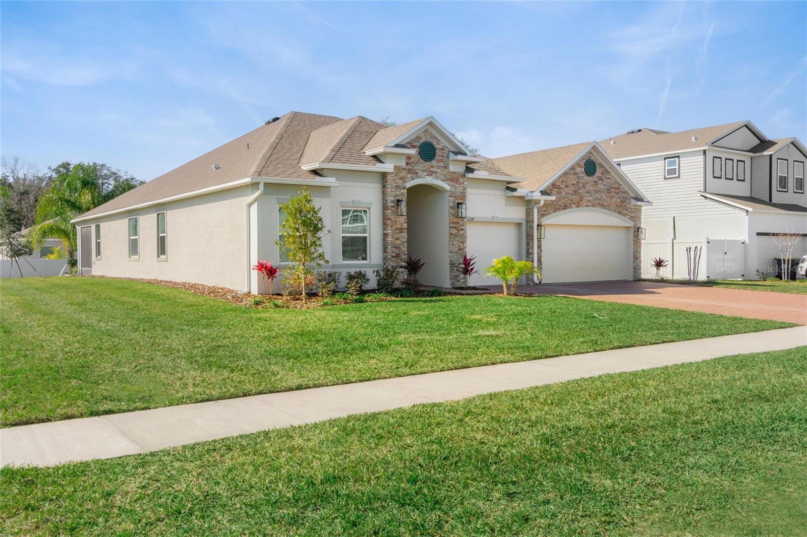 2214 ELEGANT MANOR CIR