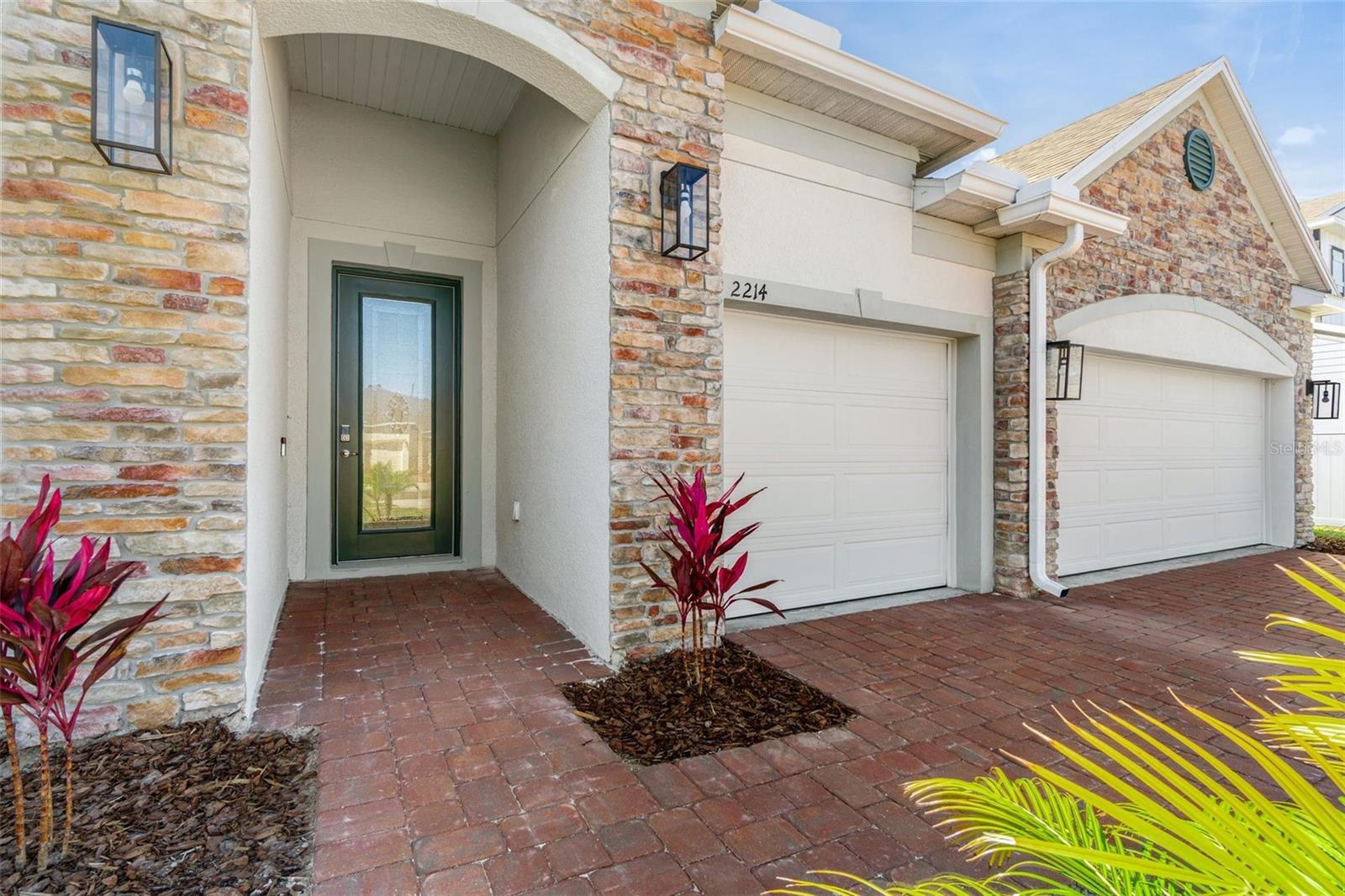 2214 ELEGANT MANOR CIR