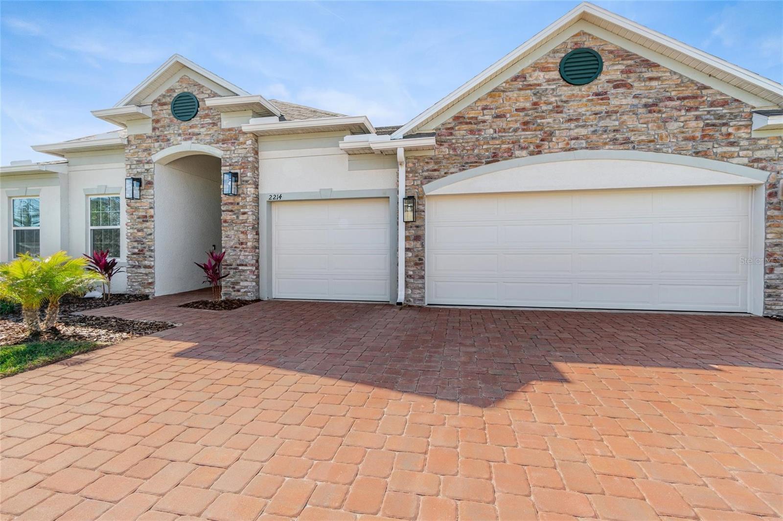 2214 ELEGANT MANOR CIR