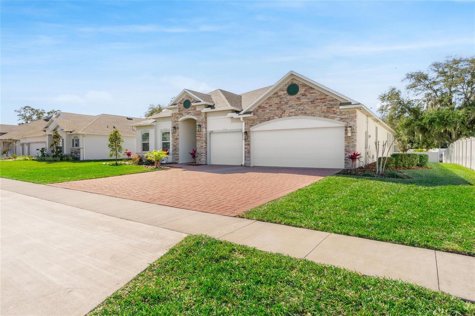 2214 ELEGANT MANOR CIR