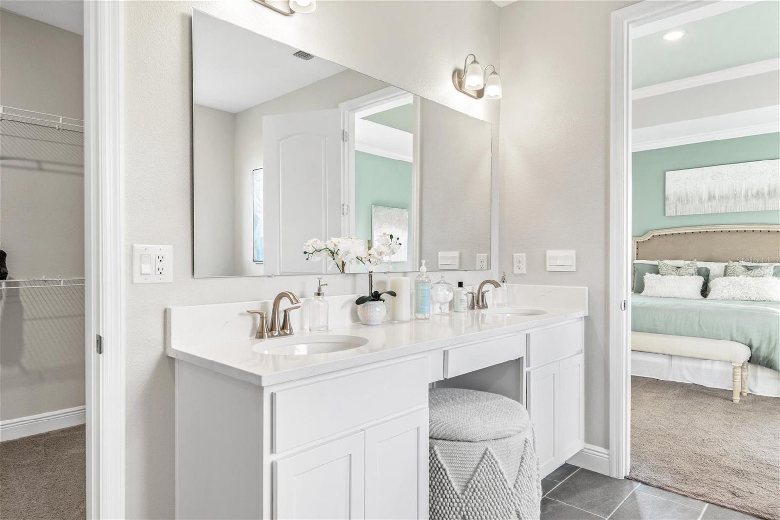 2214 ELEGANT MANOR CIR