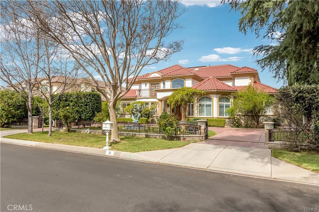 51 W Las Flores Avenue