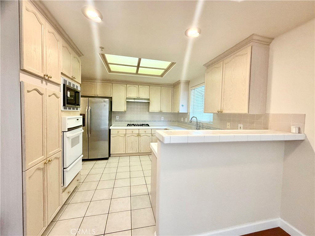 631 Ave Fairview A