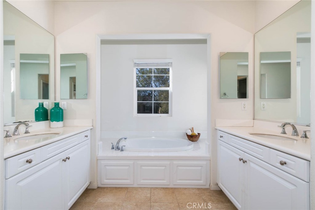 15823 Elfin Forest Avenue