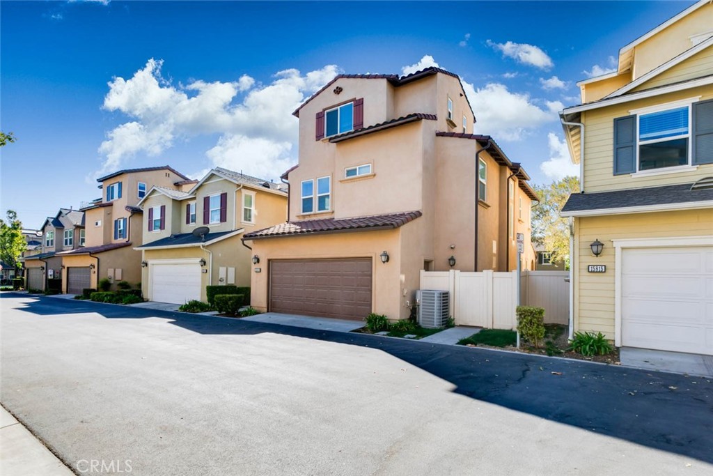 15823 Elfin Forest Avenue