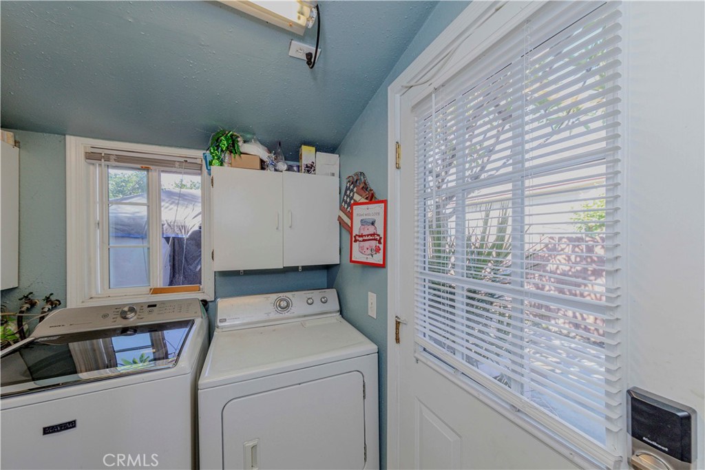 1493 W Grand Avenue