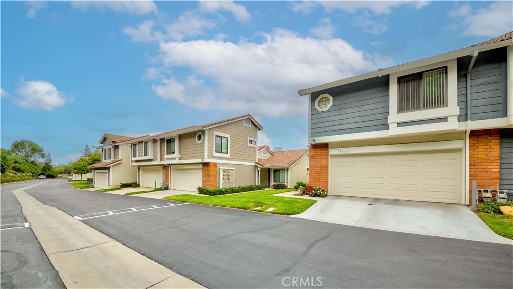 2201 Dublin Lane 3