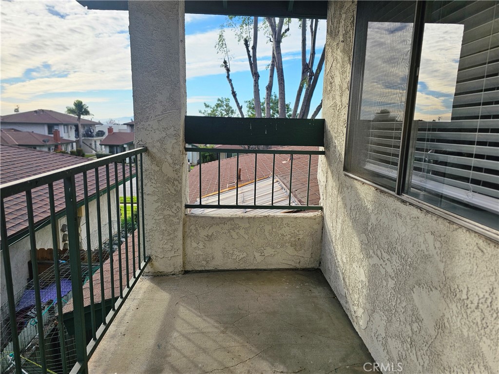 8732 Lomita C